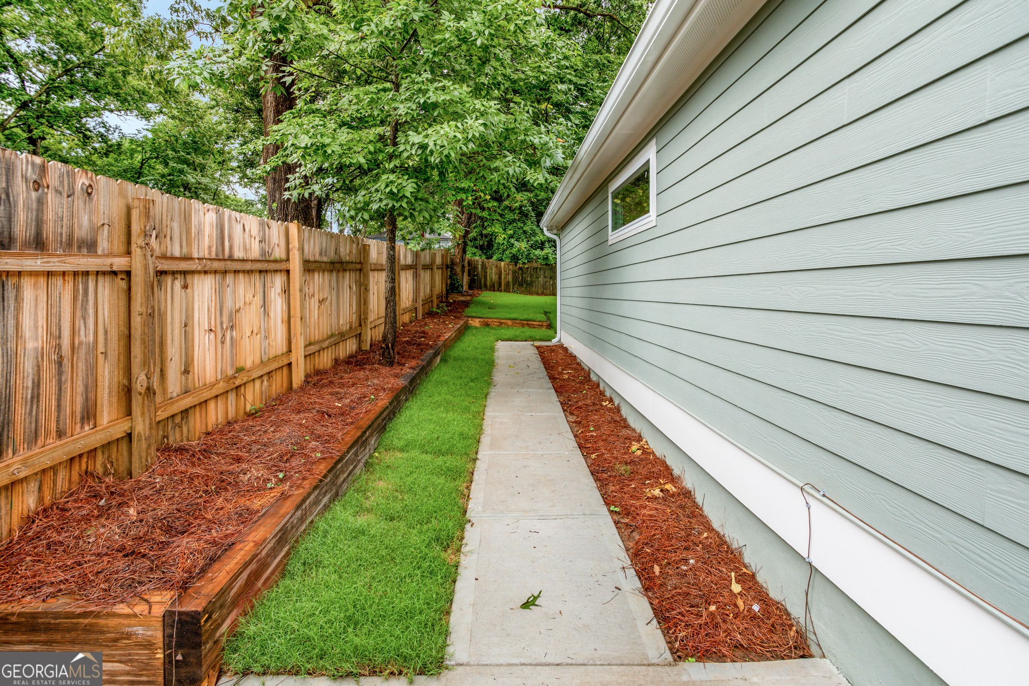 E Washington Ave - Residential