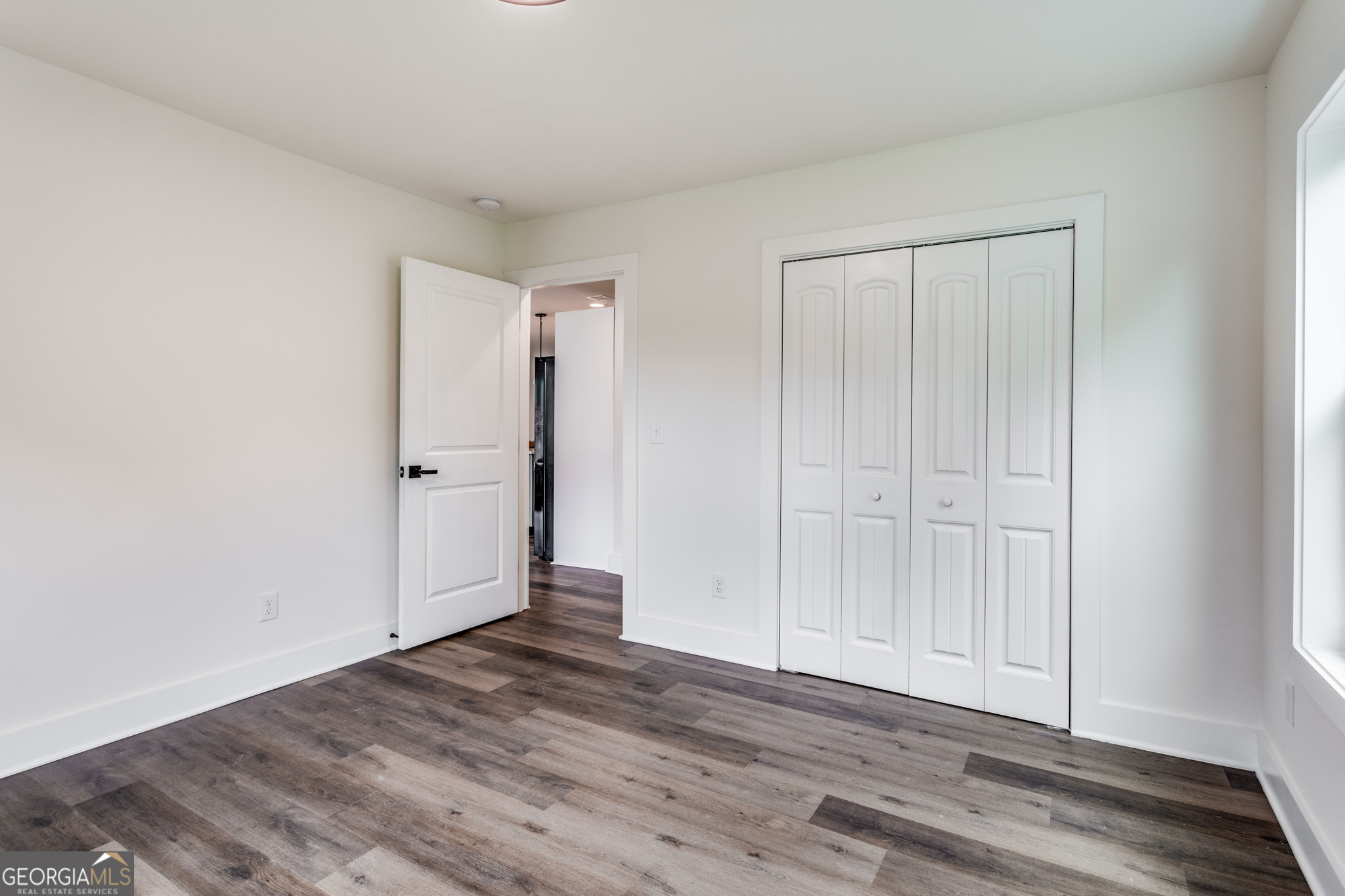 E Washington Ave - Residential