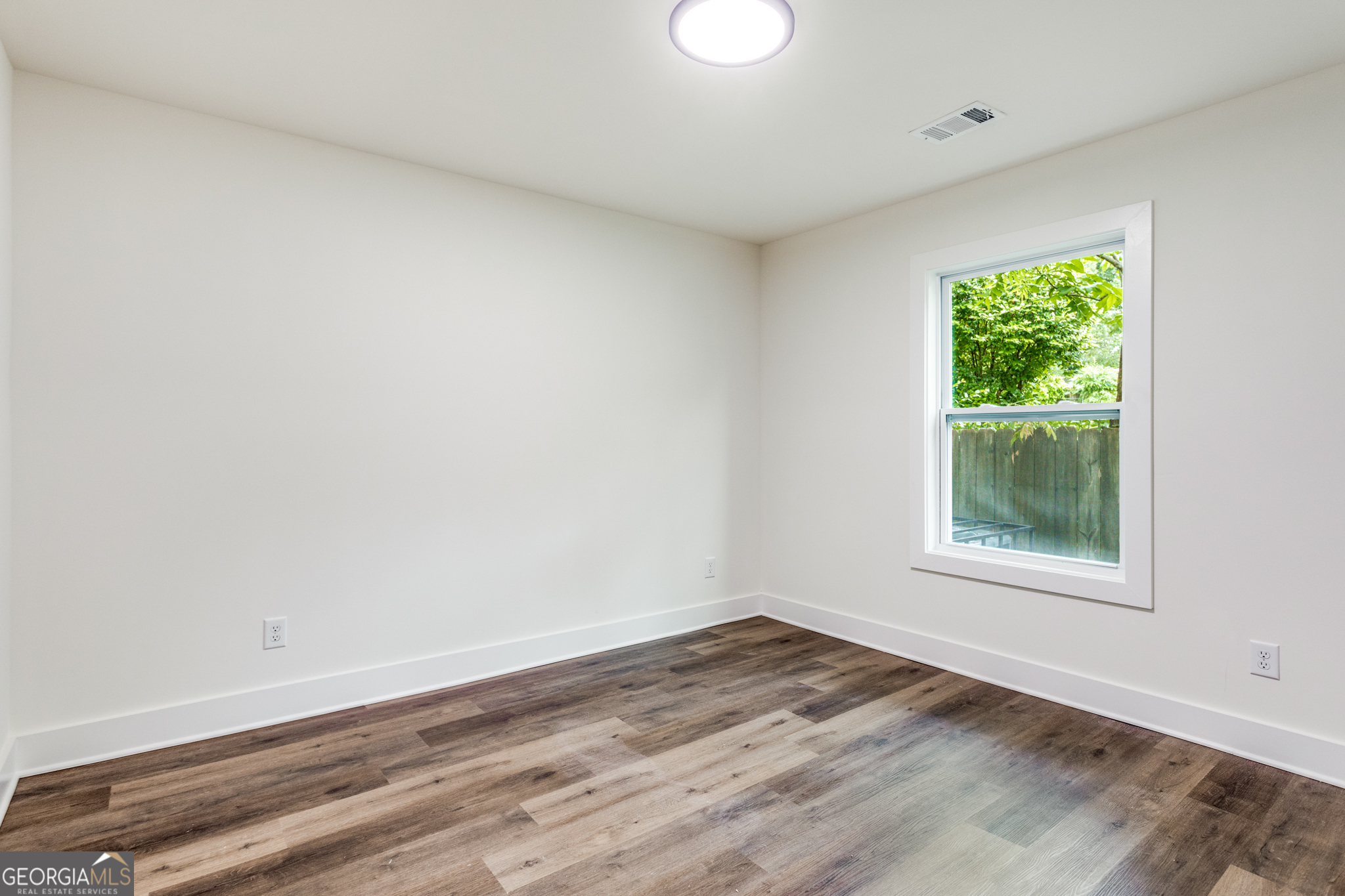 E Washington Ave - Residential