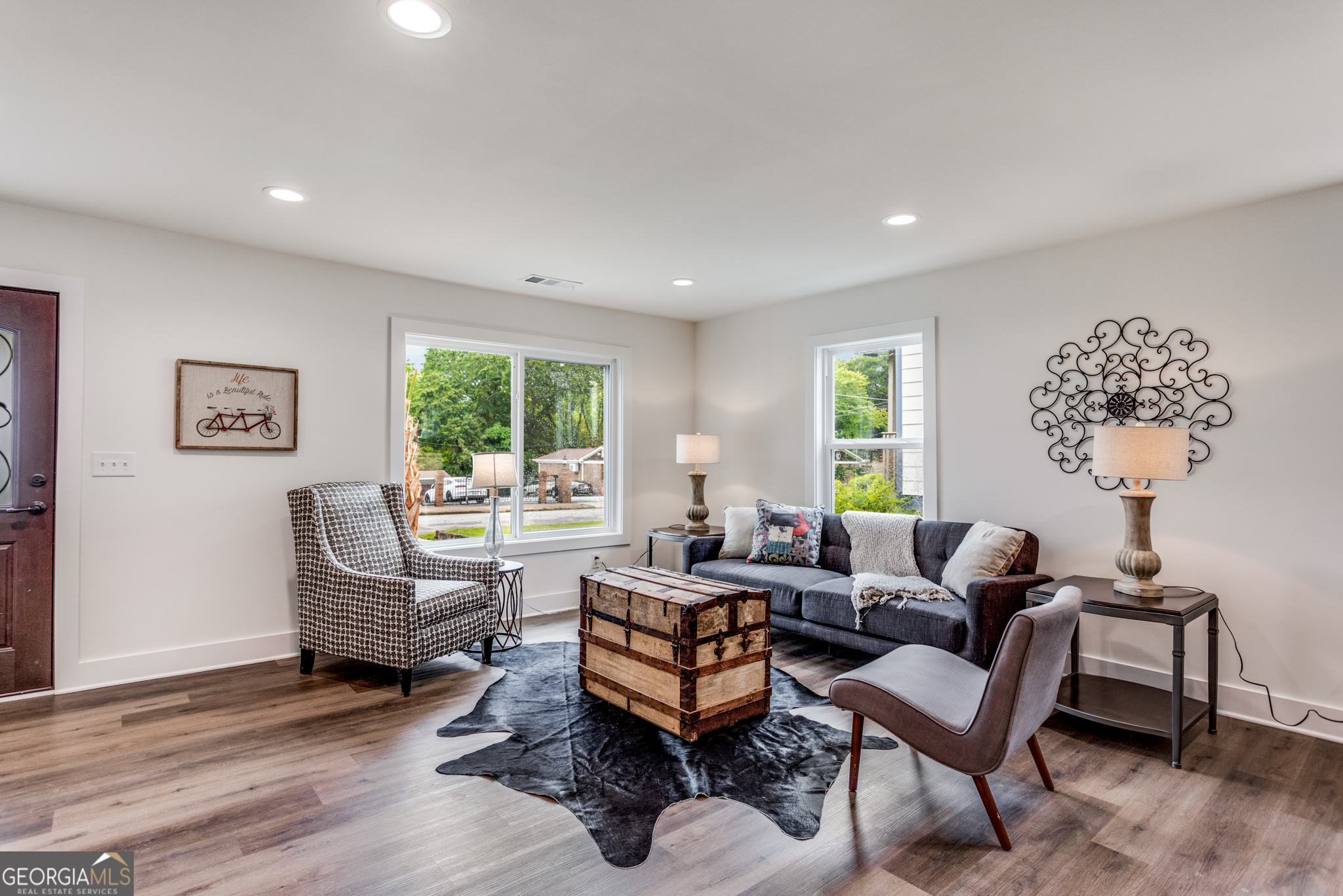 E Washington Ave - Residential