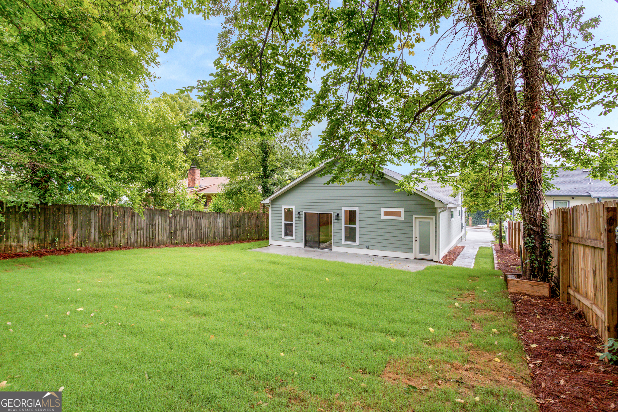 E Washington Ave - Residential