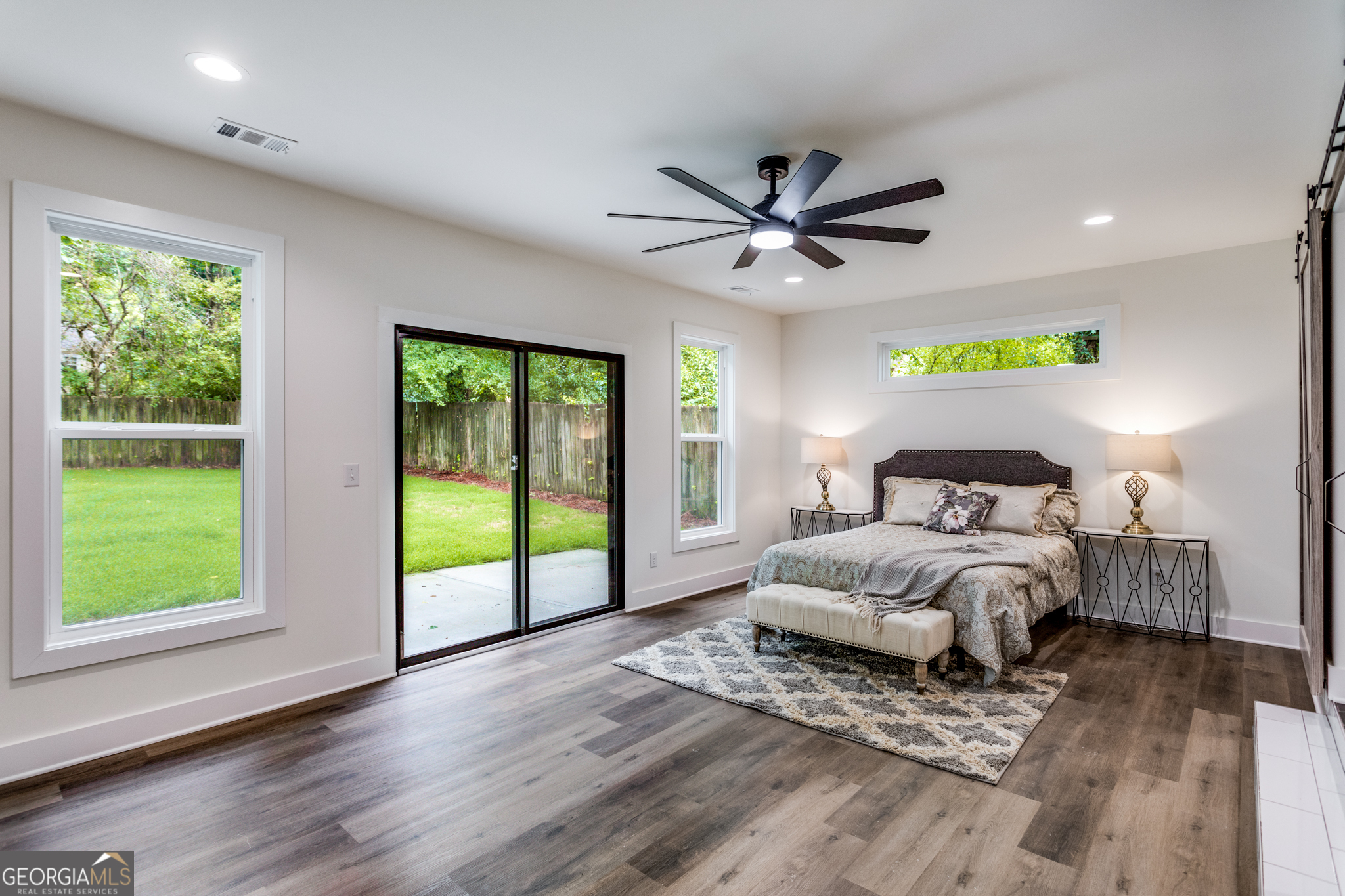 E Washington Ave - Residential