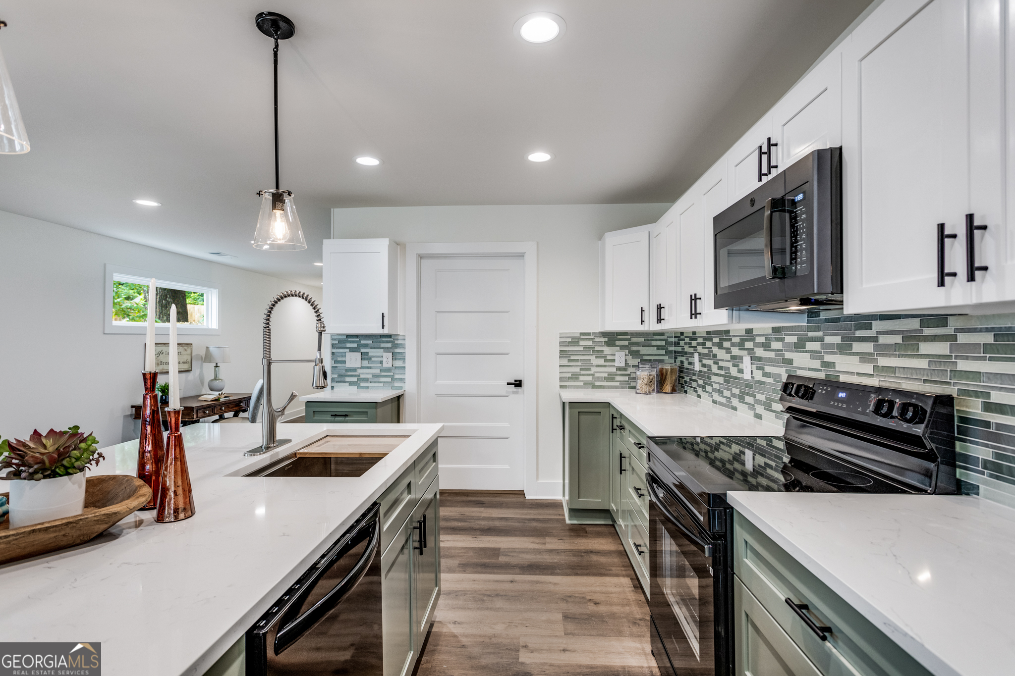 E Washington Ave - Residential