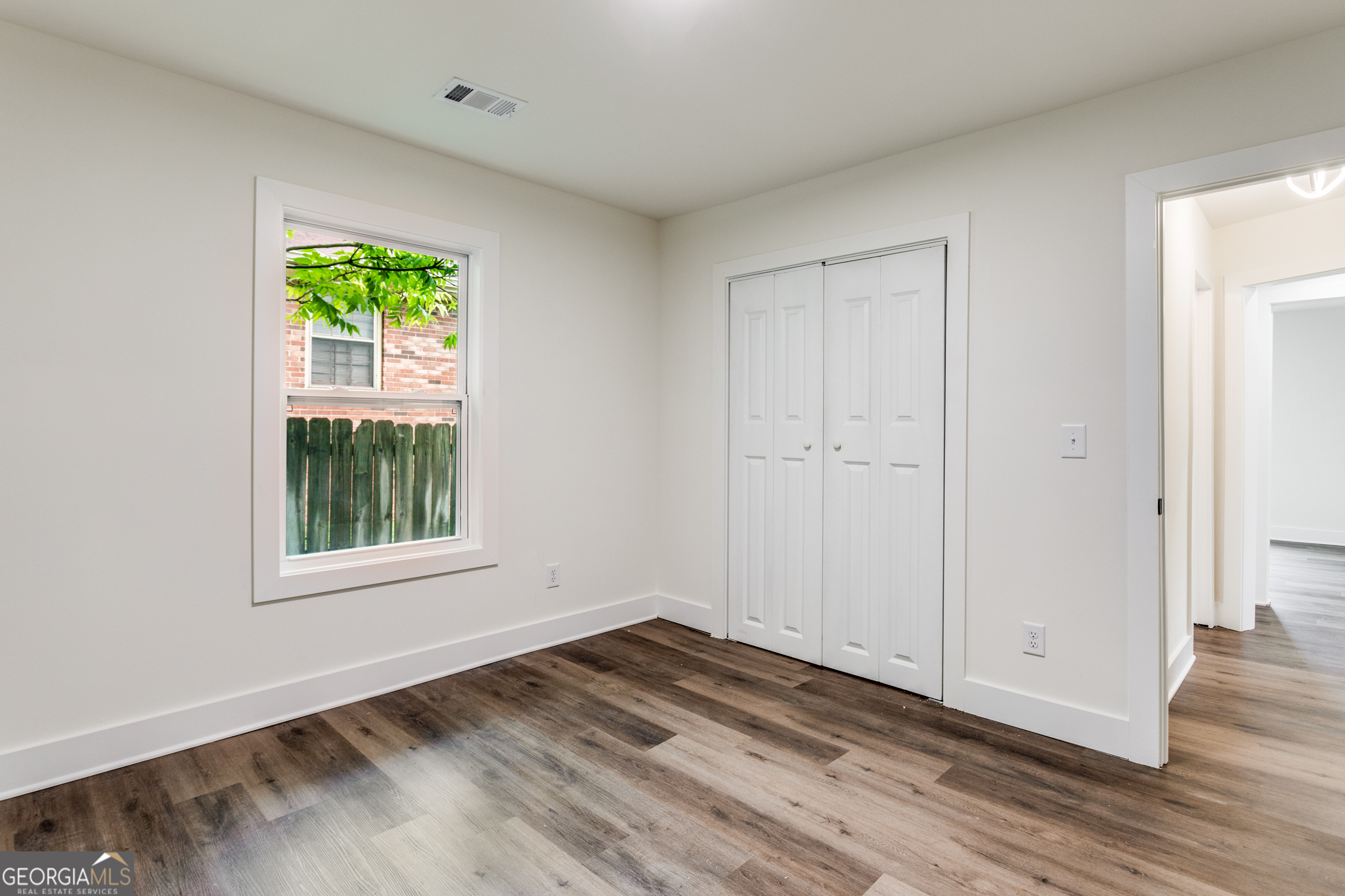 E Washington Ave - Residential