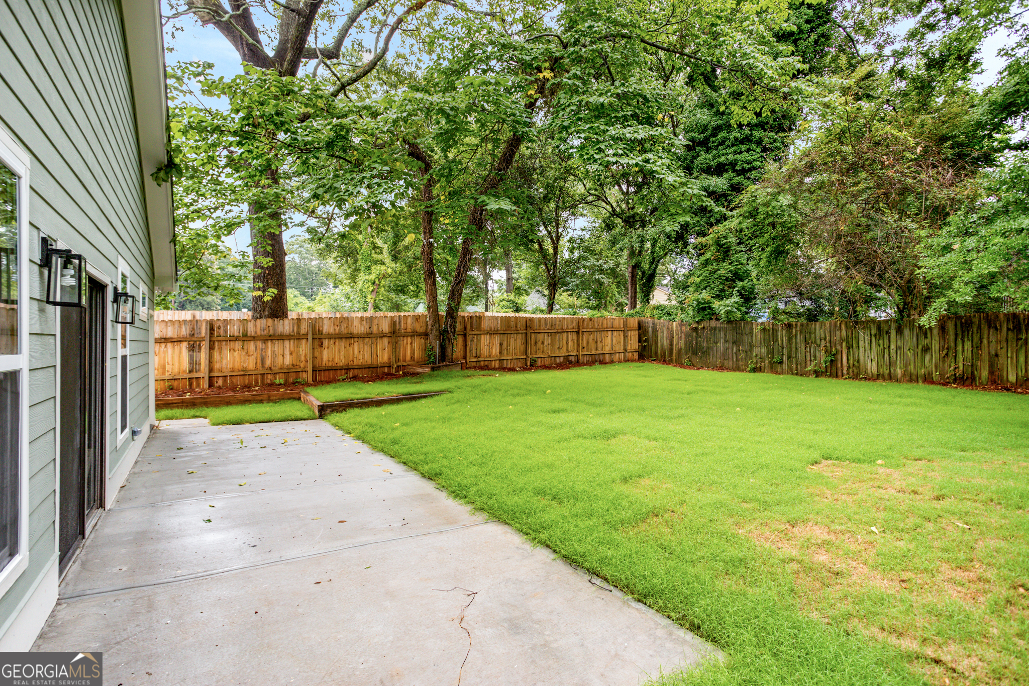 E Washington Ave - Residential