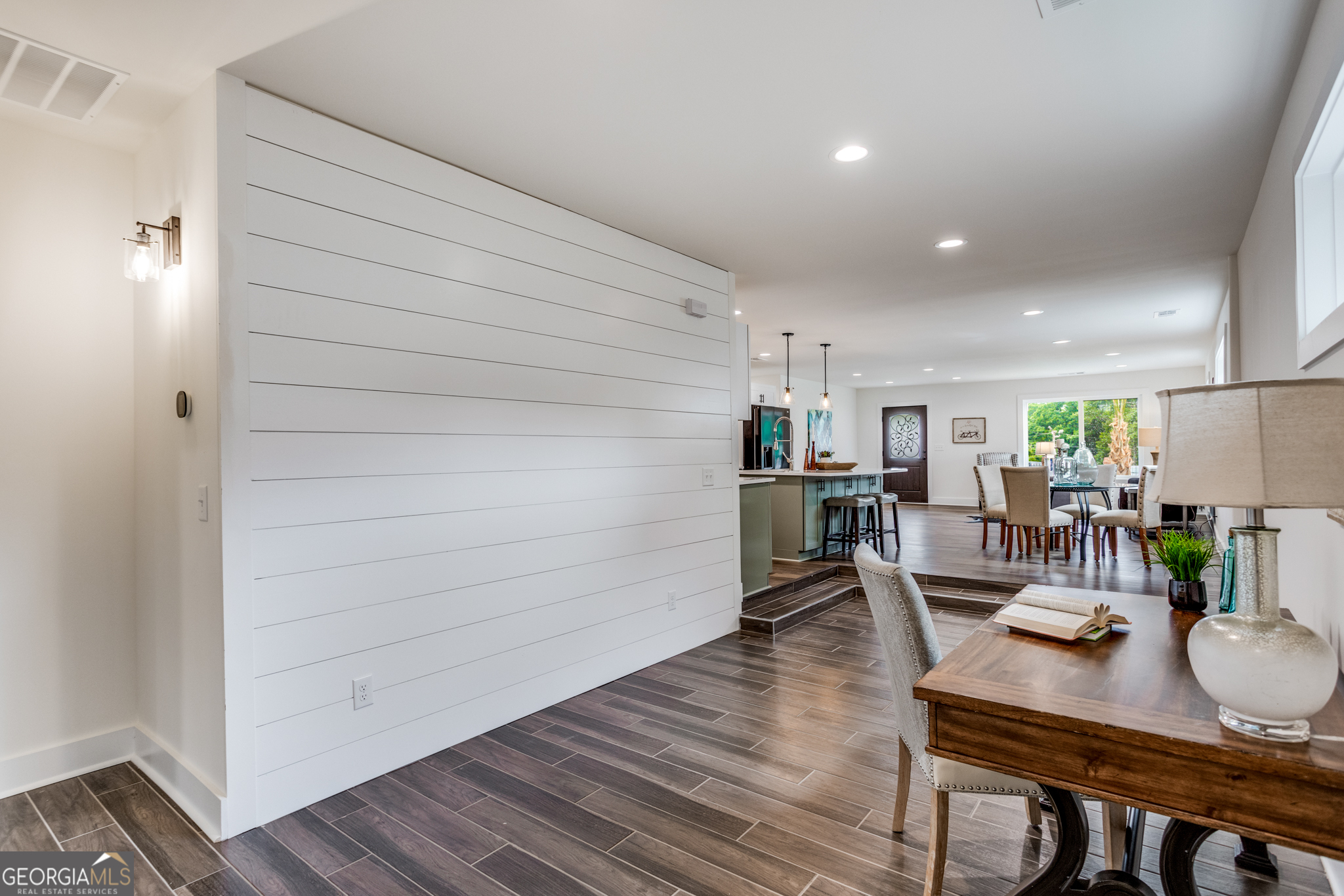 E Washington Ave - Residential