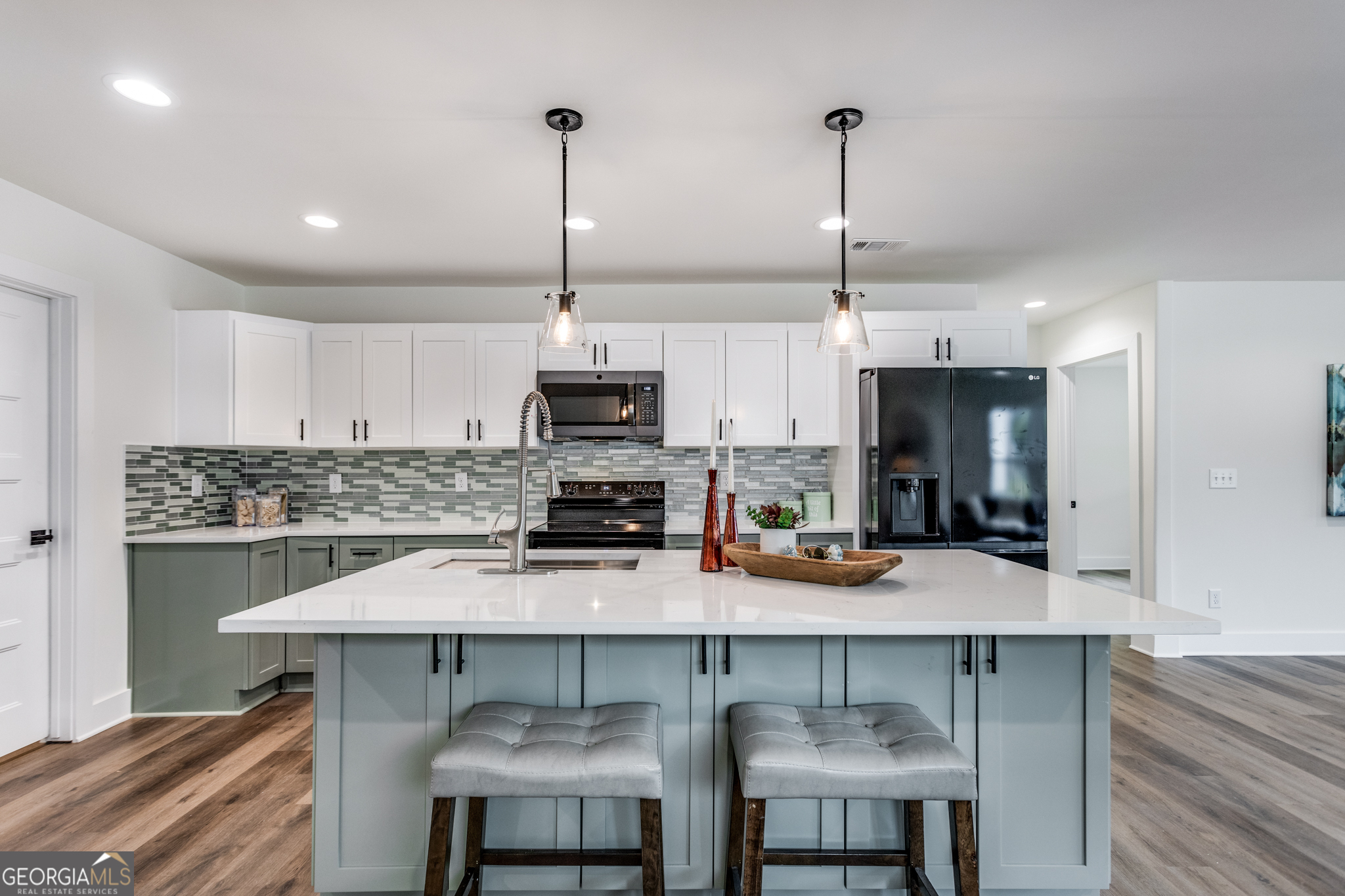 E Washington Ave - Residential