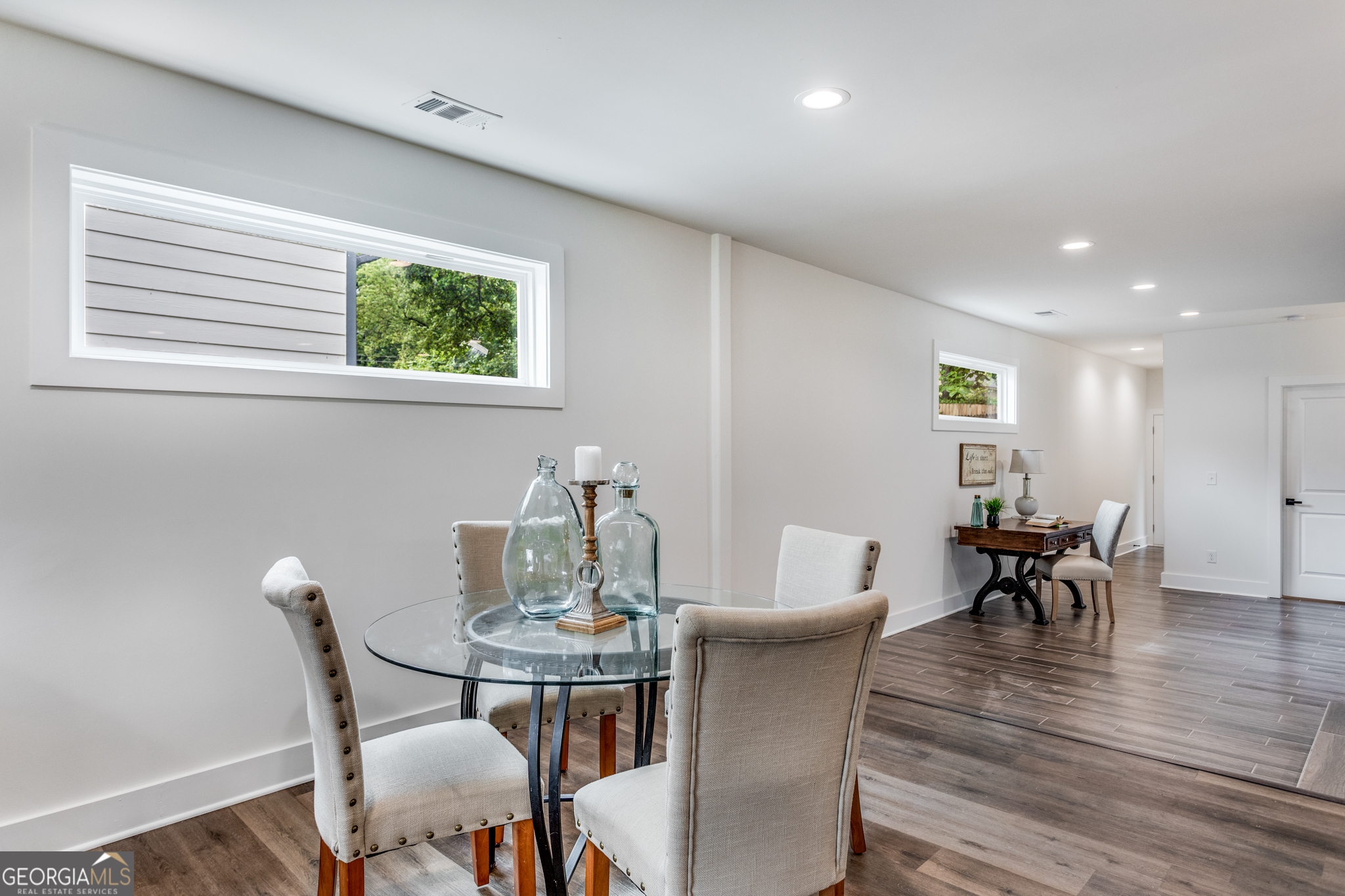 E Washington Ave - Residential