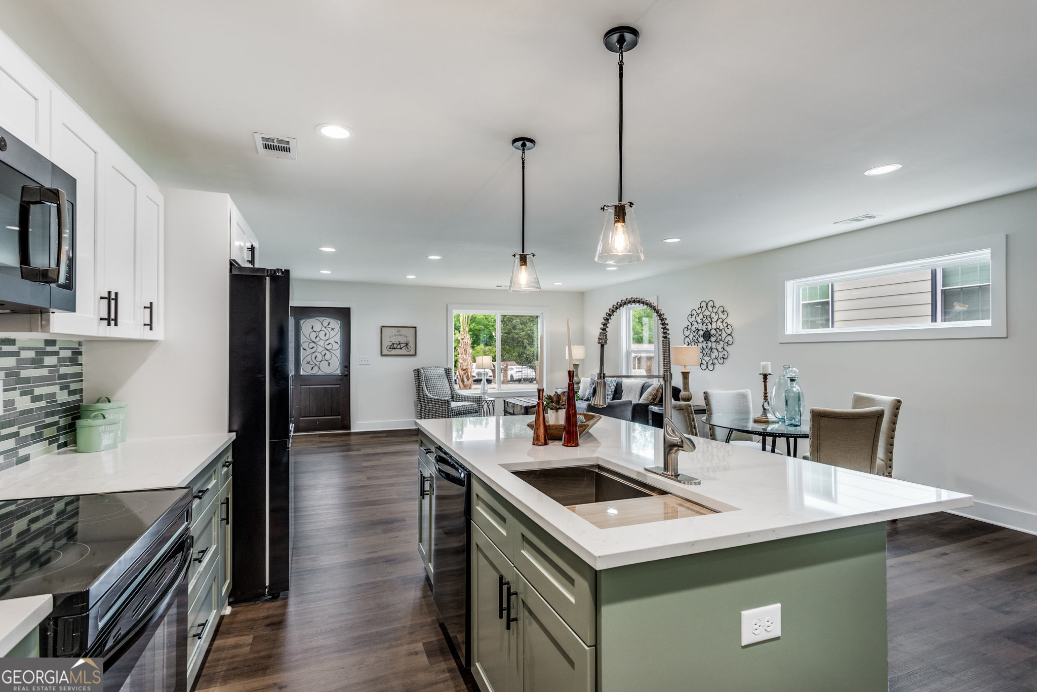 E Washington Ave - Residential