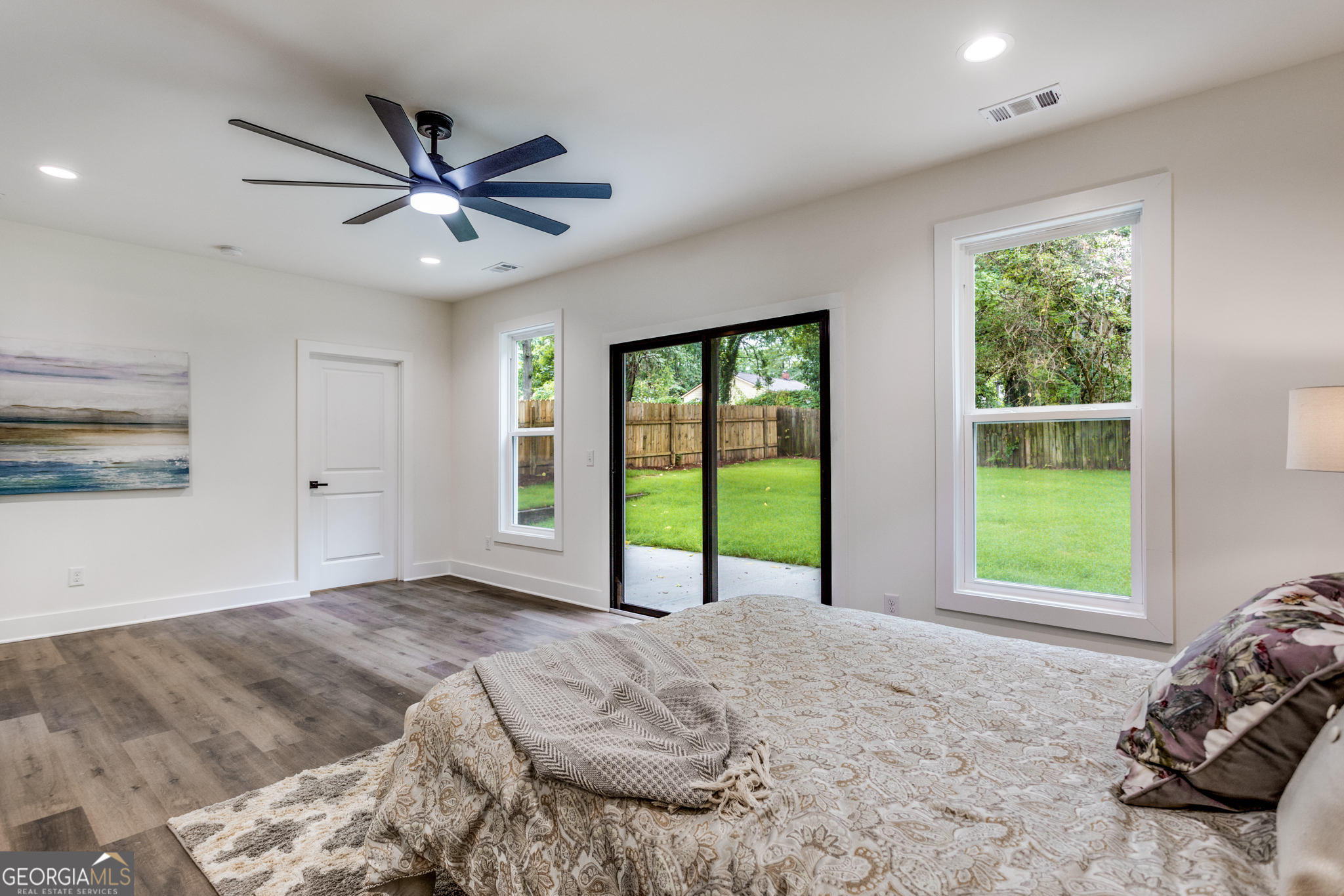 E Washington Ave - Residential