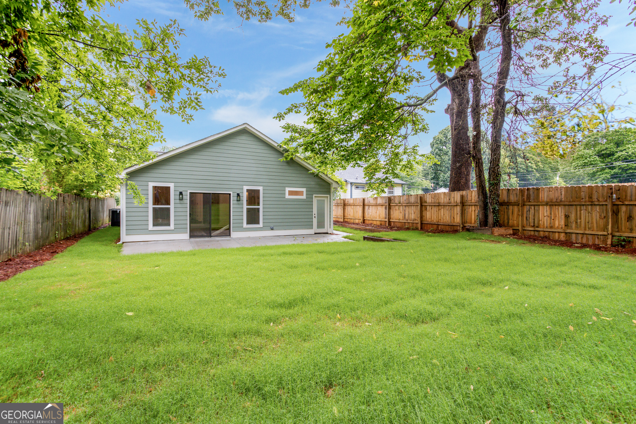 E Washington Ave - Residential