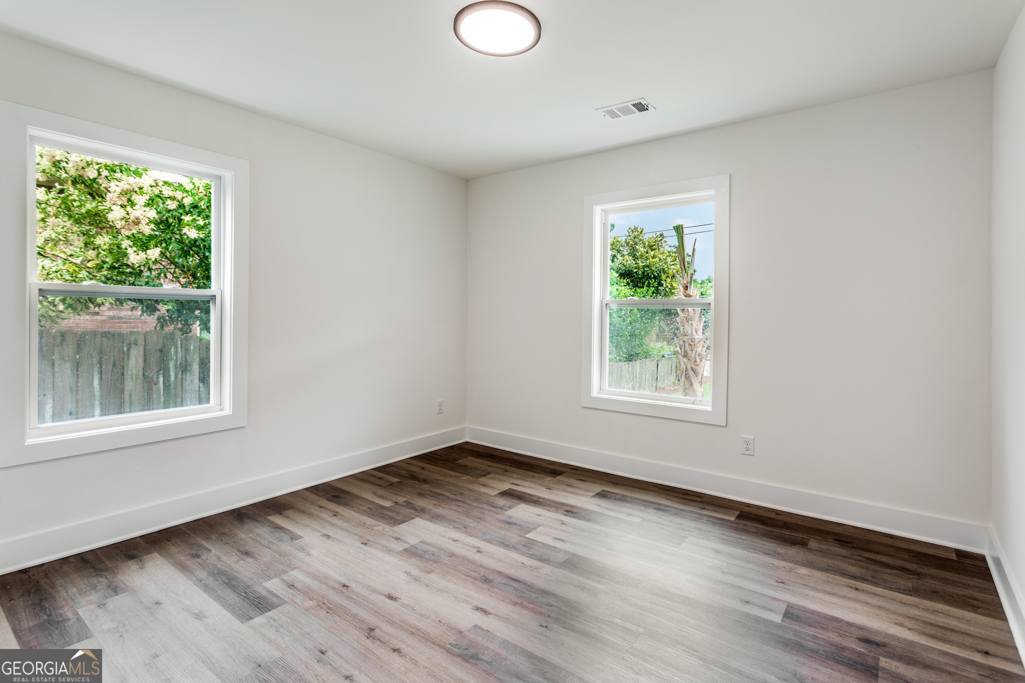 E Washington Ave - Residential