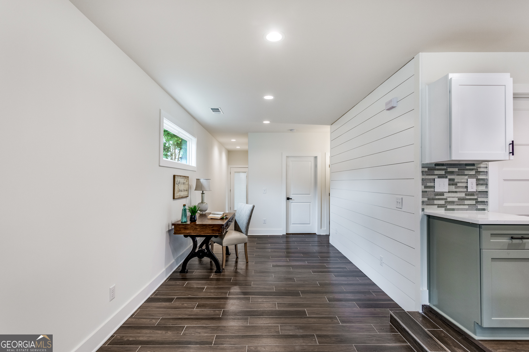 E Washington Ave - Residential