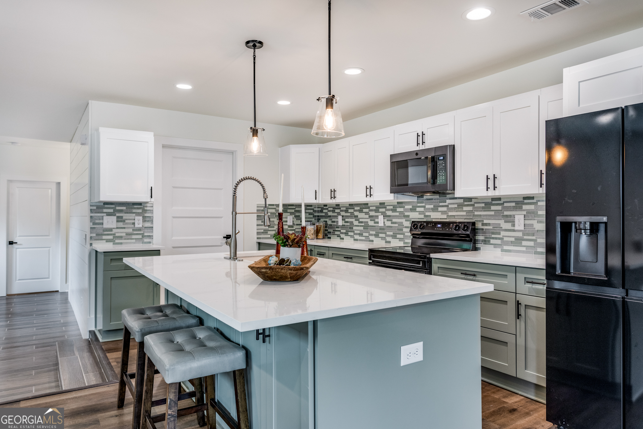 E Washington Ave - Residential