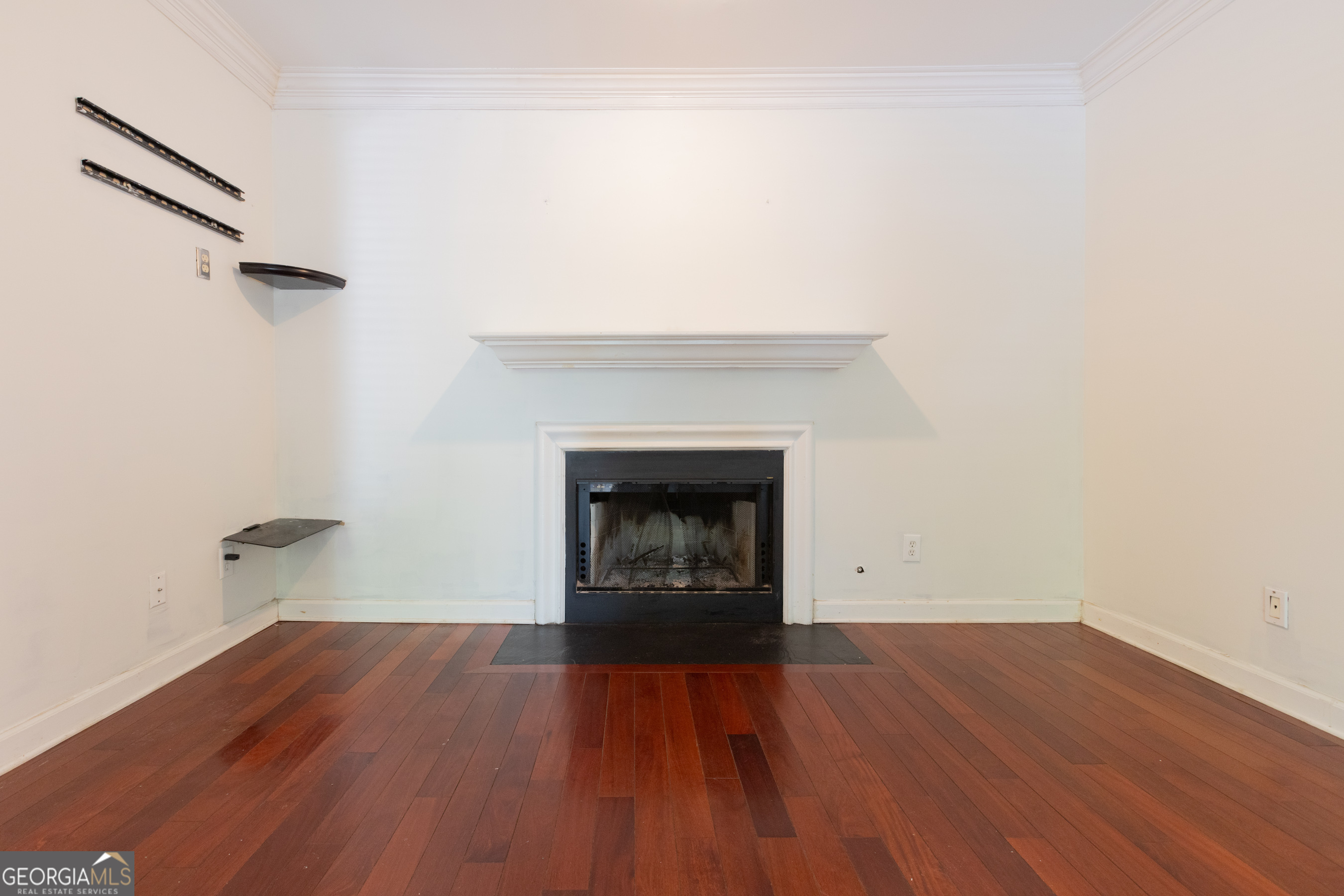 7500 Roswell RD 81