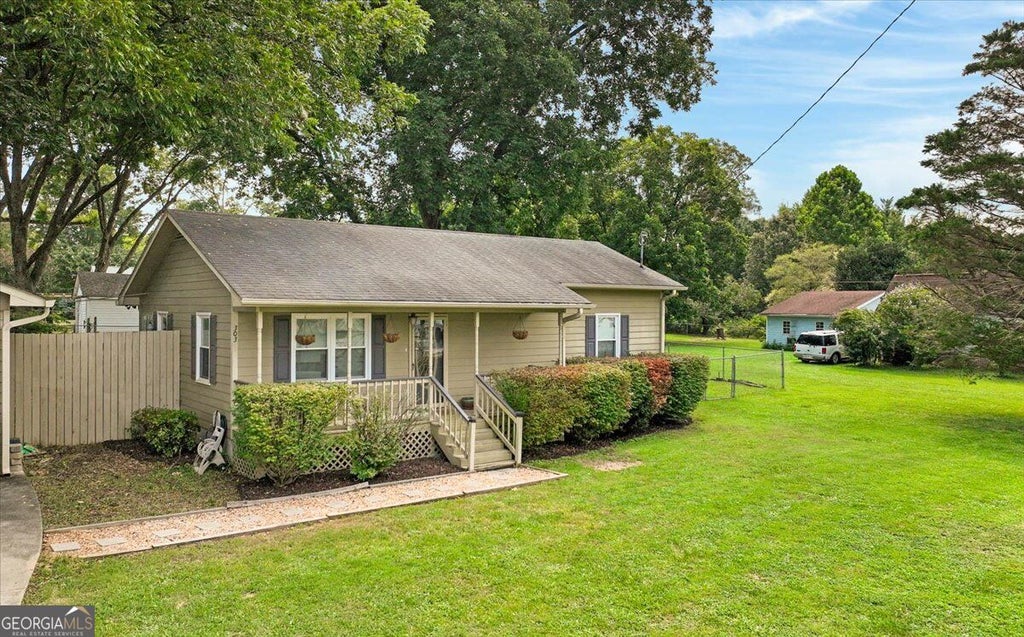 Photo of 303 S Main St, Adairsville, GA 30103 (MLS # 10835230)