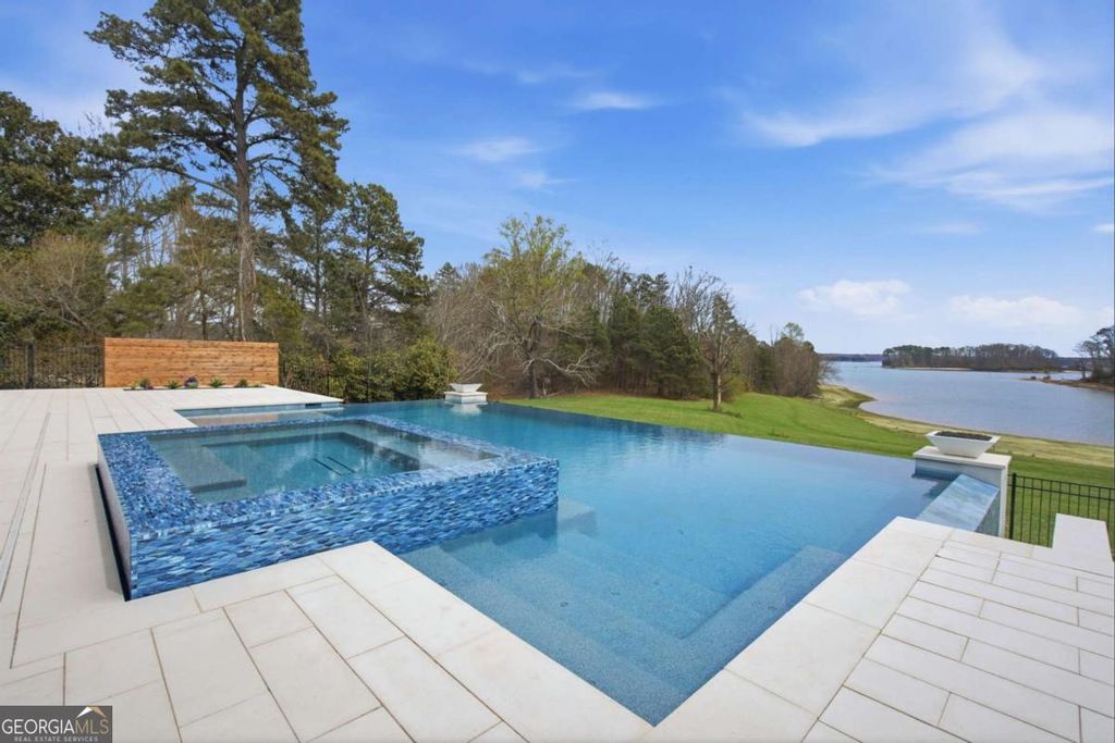 Photo of 8510 Blue Heron Drive, Gainesville, GA 30506 (MLS # 10714881)