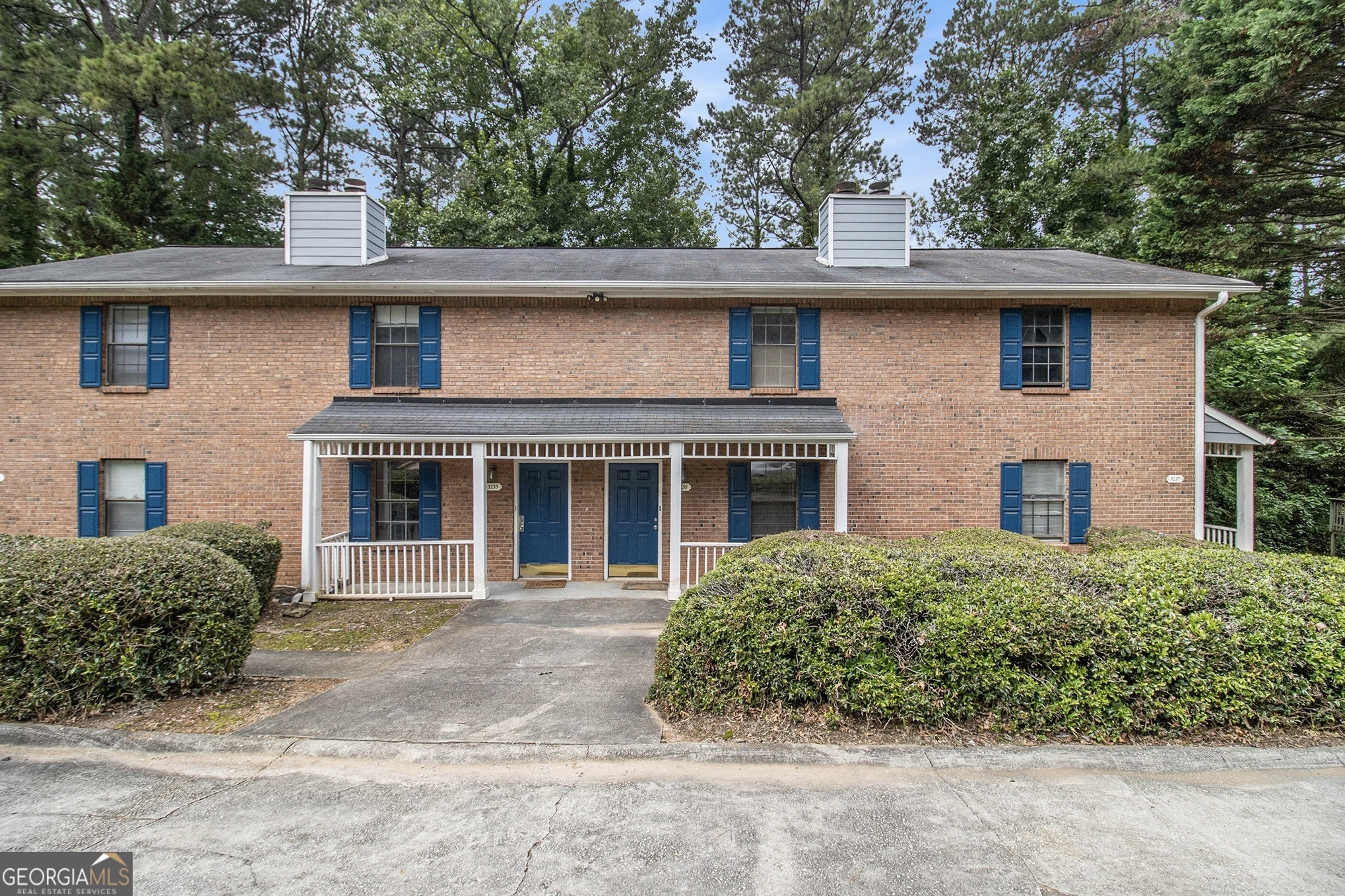 This 2BR/1.5BA townhome is conveniently located near Hwy 78 and 124 in Snellville! This home features new flooring, updated fixtures, and fresh paint throughout. The kitchen is equipped with all-black appliances and offers an eat-in area. Enjoy a private back deck and laundry hookups on the main level. Upstairs you will find a roommate floorplan with spacious bedrooms and bathroom for sharing. Centrally located, near shopping & restaurants, Downtown Snellville, The Grove, parks and more! For more information, call or text Tabitha at 770-744-2279. Qualifications & Requirements: - Minimum 12-month lease and renter's insurance required - $65.00 Non-Refundable Application Fee (per applicant) - $1,350.00 Security Deposit - Must be moving within 30 days of approval - Applicants must have at least one year of continuous employment - Household must gross at least 3x the monthly rent - Must have good verifiable rental history with no evictions or eviction filings - No open bankruptcies - Clean criminal background - Must be able to provide two forms of government ID, copy of utility bill and last two paystubs - Tenants will be responsible for gas, electricity and water utilities - No Pets