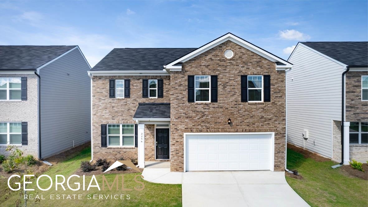 “Located just minutes to I-75, Incredible Junior Size Olympic pool with Cabana, Playground, Dog park, Walking Trails and Rec field - Just steps to J.P. Mosely Park. *The Galen Plan*. SPECIAL FINANCING - CALL AGENT FOR DETAILS: Open the door to a flex room that could be a dedicated home office or formal dining. Island kitchen with oversized pantry flows into casual breakfast area and into the spacious family room. Cabinet color options include gray and white. Upstairs includes a large bedroom suite with expansive spa-like bath and generous closet. Three secondary bedrooms and laundry complete this classic traditional home. And you will never be too far from home with Home Is Connected. Your new home is built with an industry leading suite of smart home products that keep you connected with the people and place you value most. Photos used for illustrative purposes and do not depict actual home.