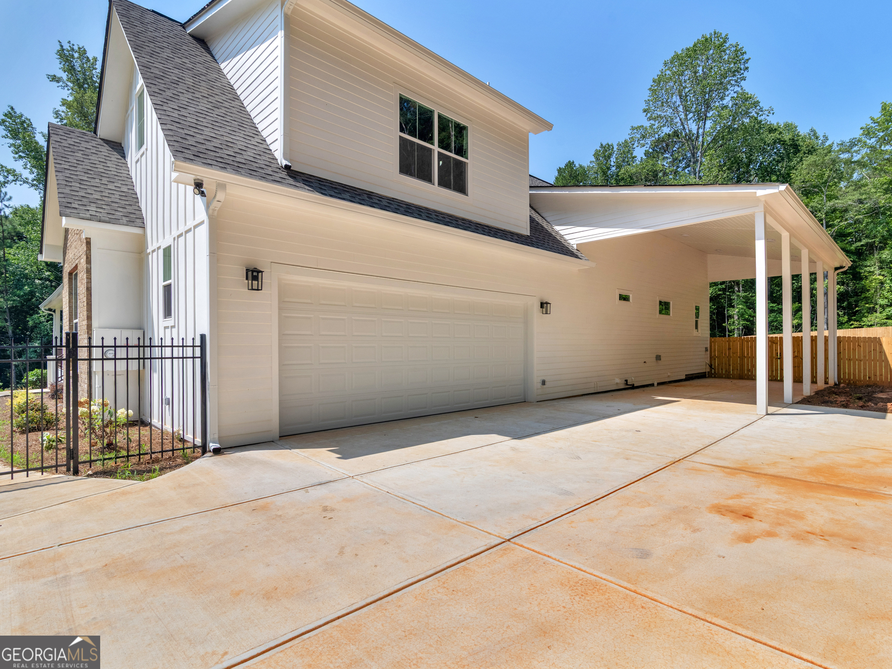 1019 Oakridge DR