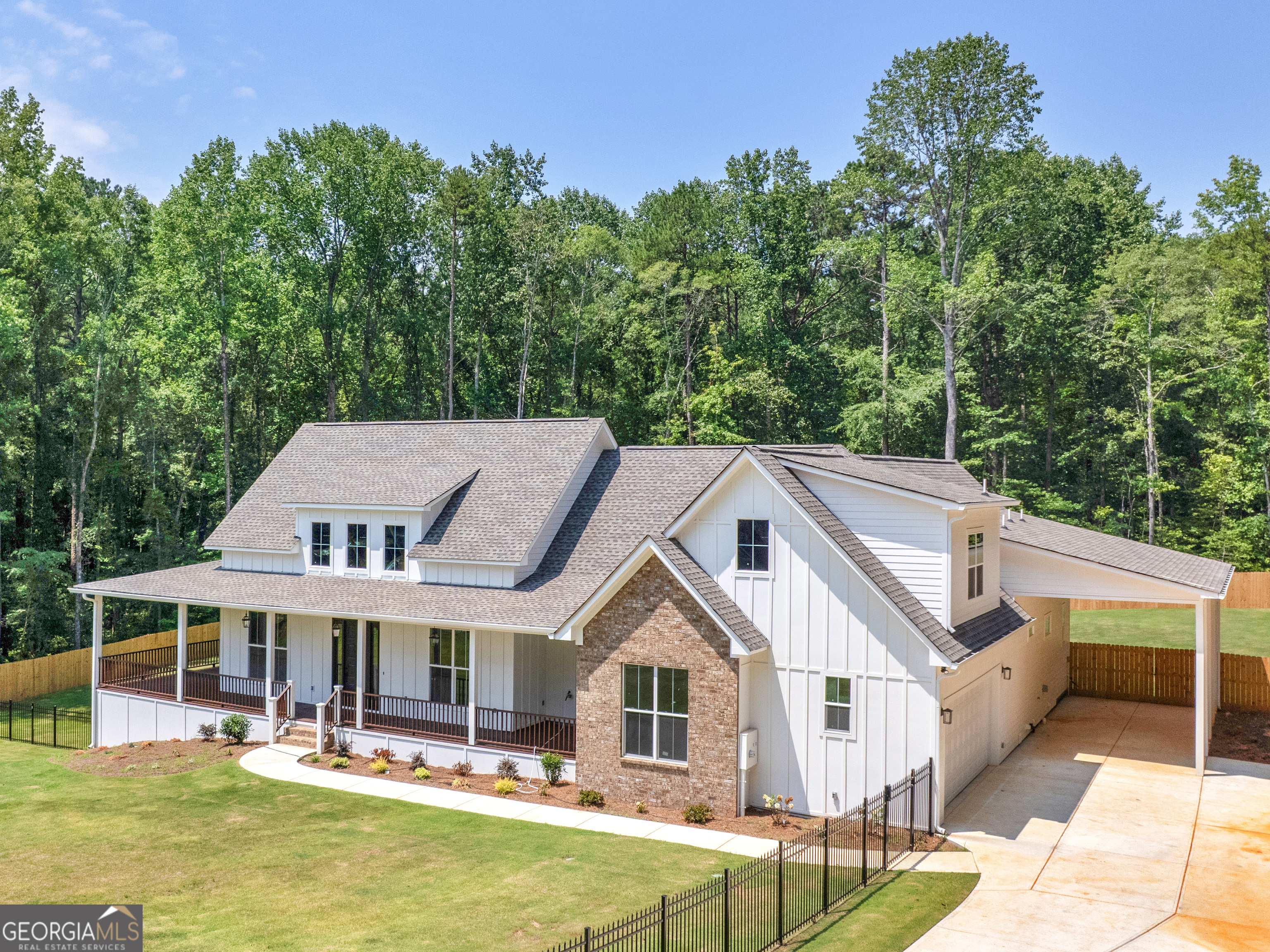 1019 Oakridge DR