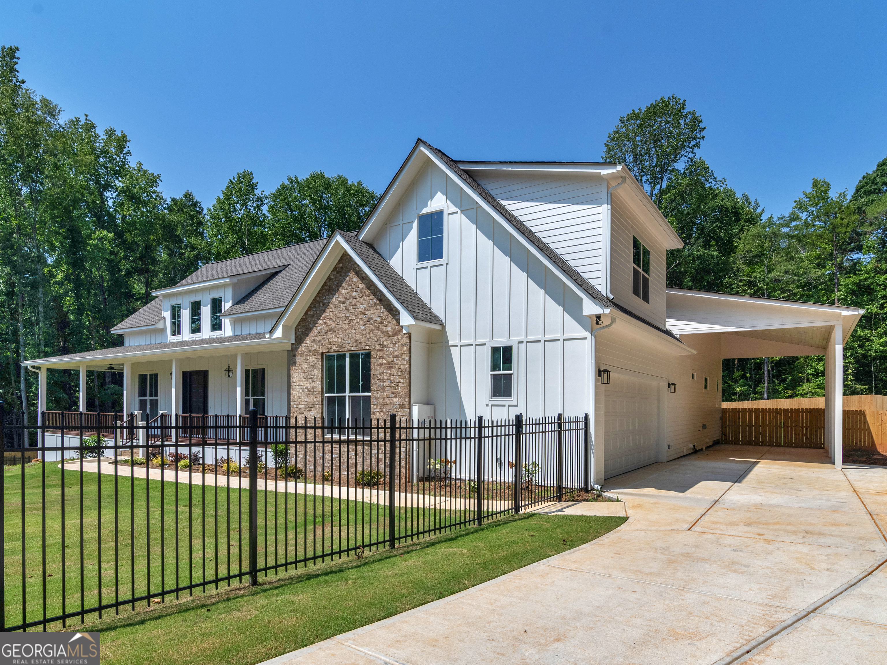 1019 Oakridge DR