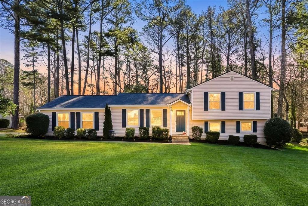 Photo of 400 Wall Street, Marietta, GA 30068 (MLS # 10681464)