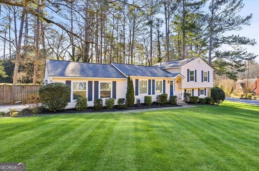 Photo of 400 Wall Street, Marietta, GA 30068 (MLS # 10681464)