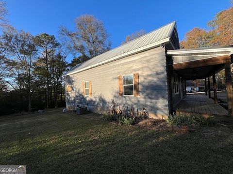 A home in Roopville