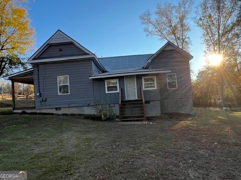 A home in Roopville