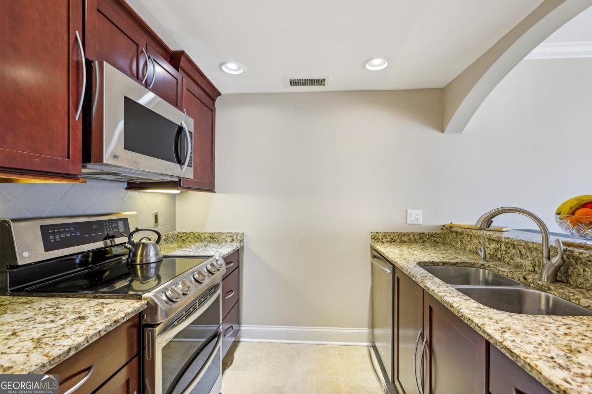 3481 Lakeside DR NE 2203