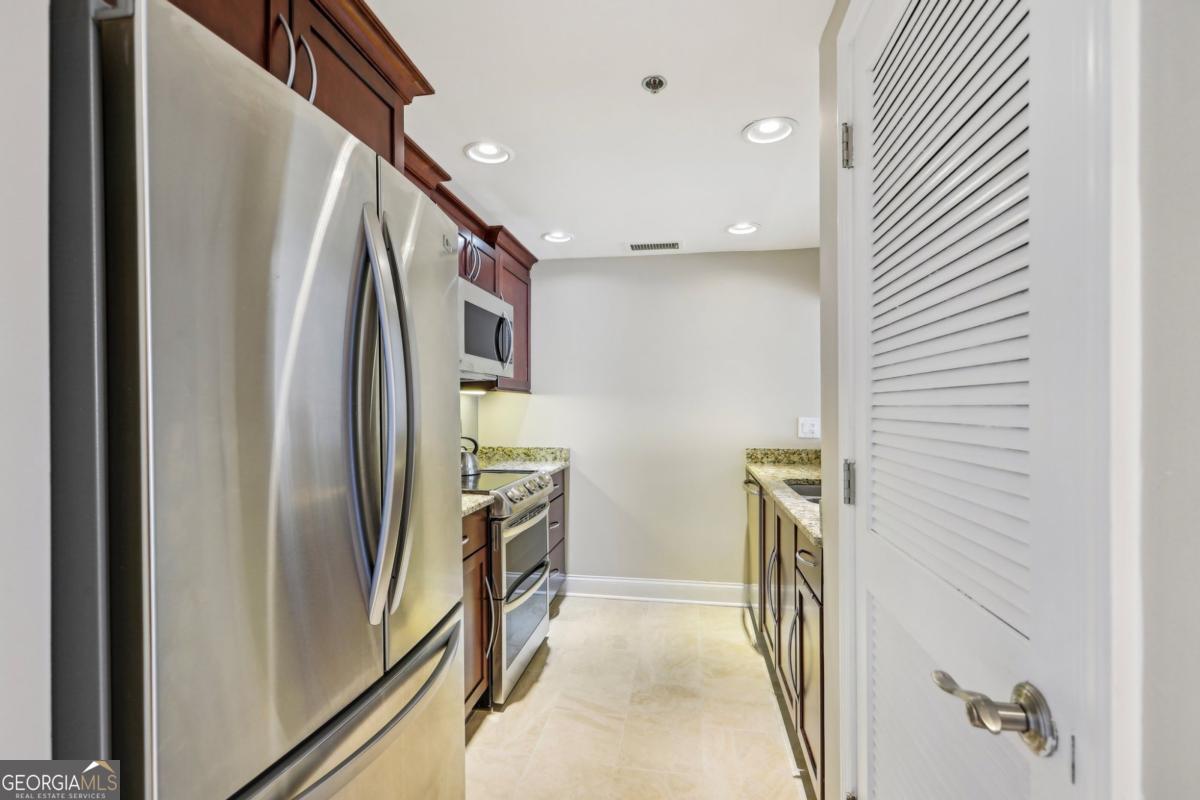 3481 Lakeside DR NE 2203