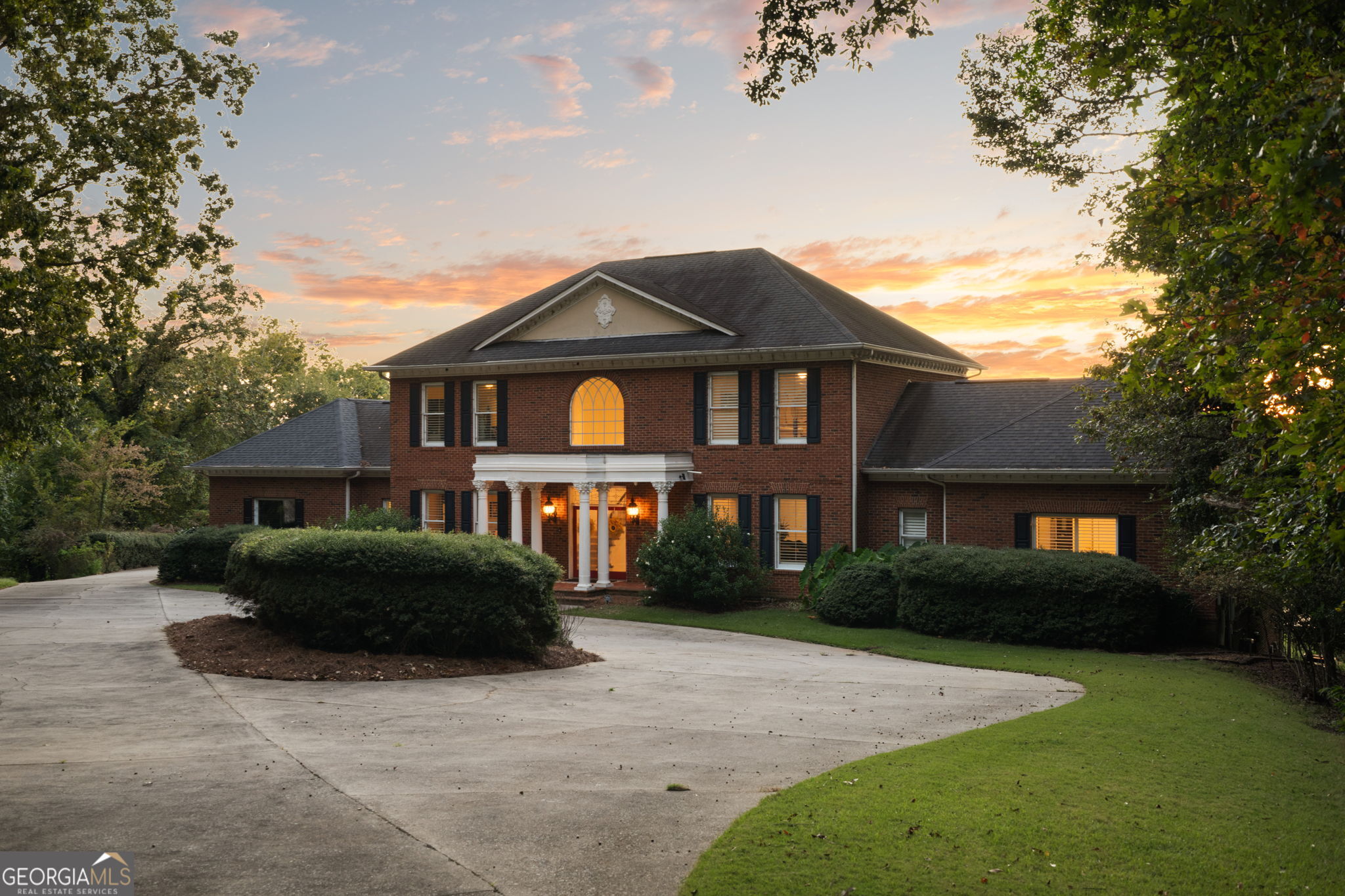 725 Mountain View CIR
