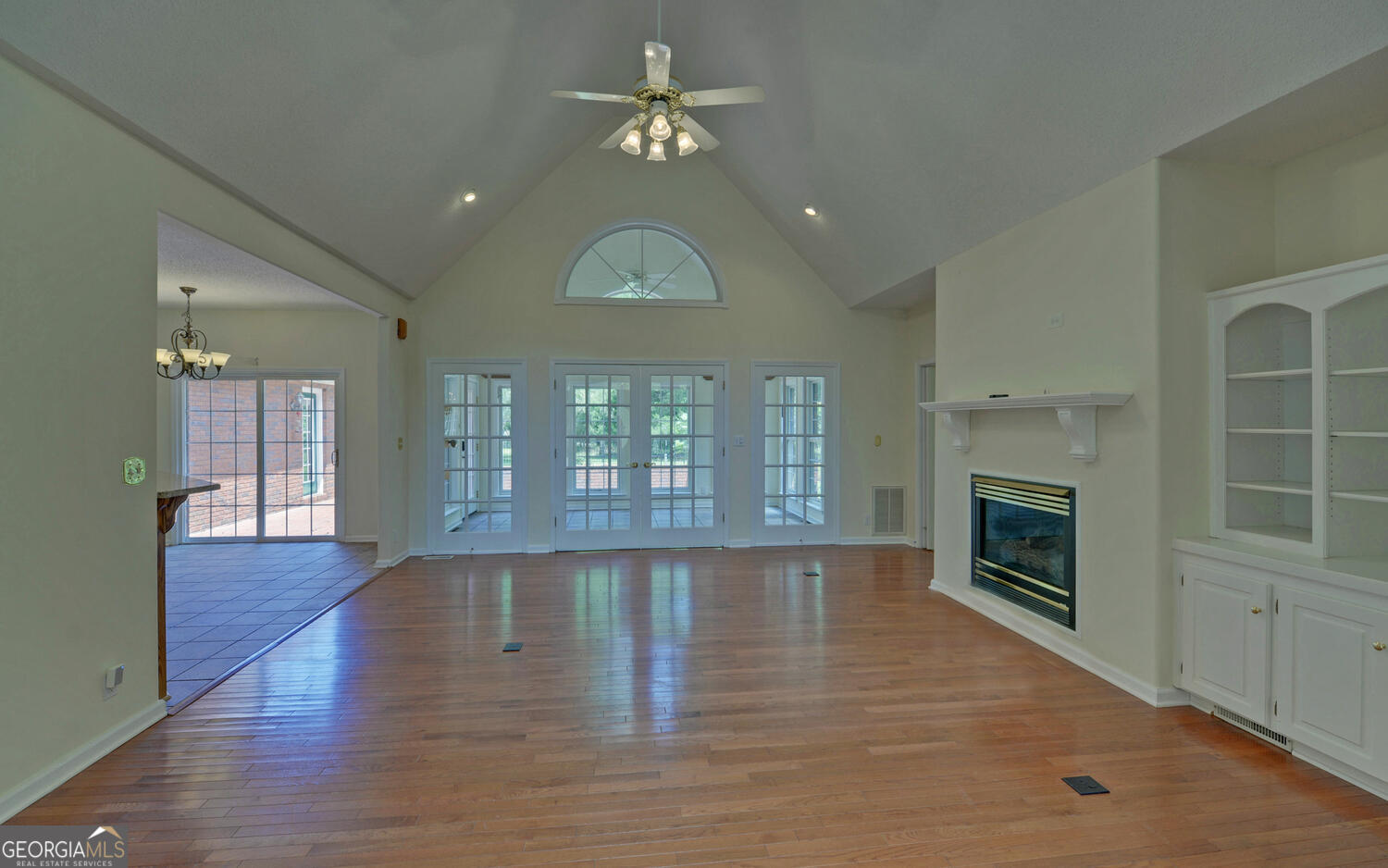 200 Hillandale DR