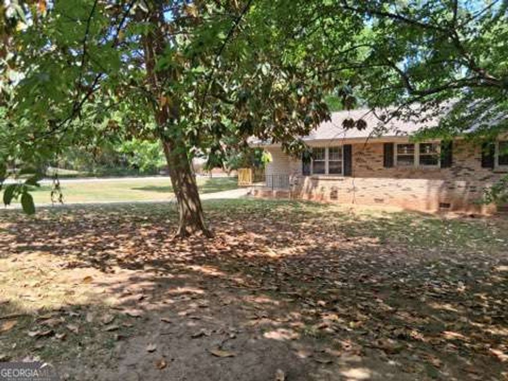 Photo of 2840 Somerton Drive, Morrow, GA 30260 (MLS # 10742181)