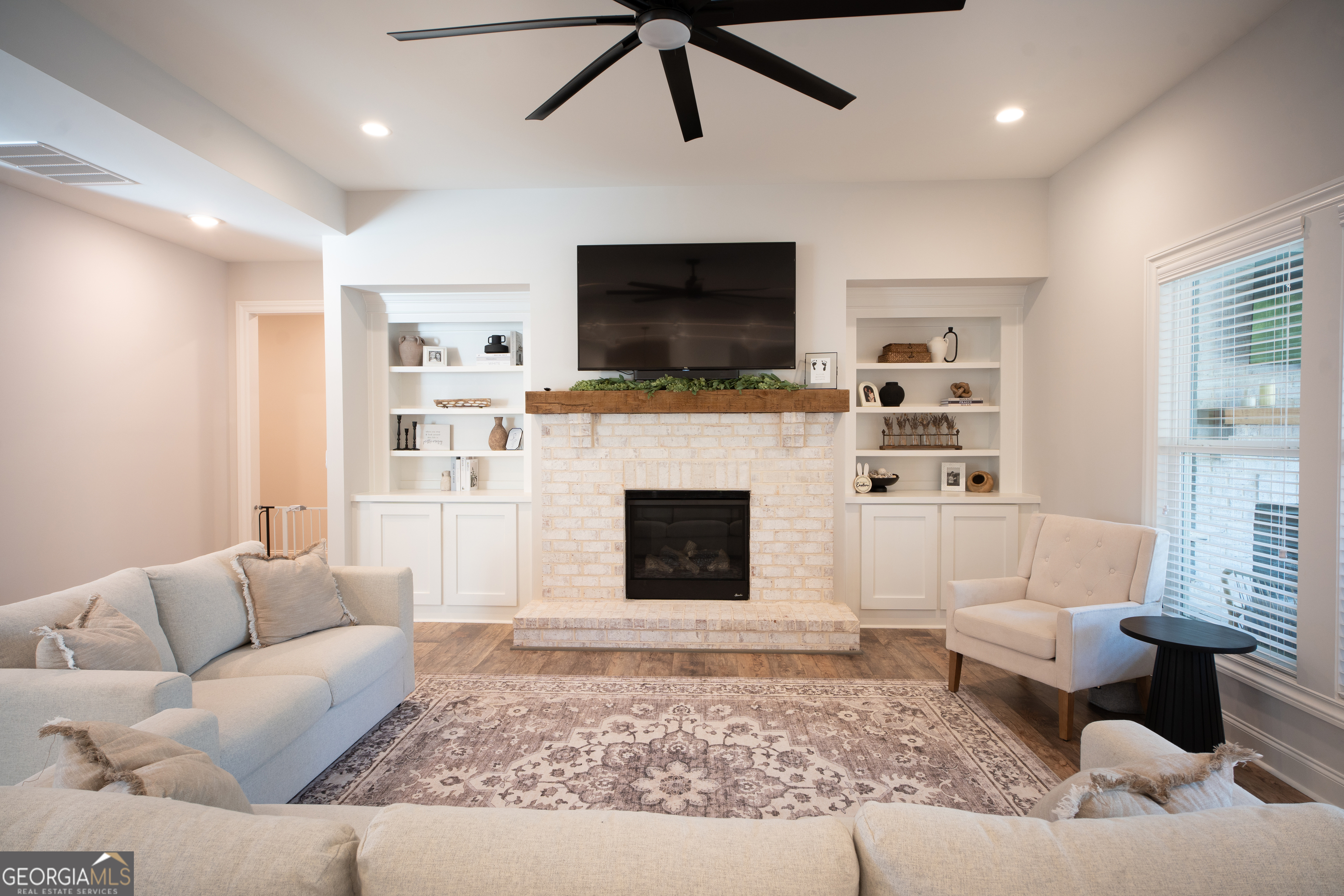 6165 Namon Wallace DR