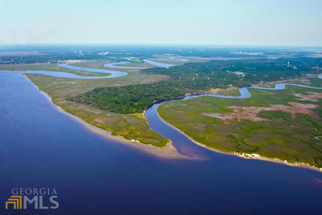 Build your Low-Country Dream in South Georgia's Premiere Community, Cumberland Harbour. This build-site has been cleared & prepped and awaiting your dream home. This unique community is located on a peninsula overlooking Cumberland Island, Cumberland Sound & Amelia Island. Enjoy amenities such as, fitness center, children's playground, Har-tru tennis courts, 3 pools, guard-gated security and a recently added, community day-dock! Call today to schedule a private tour.