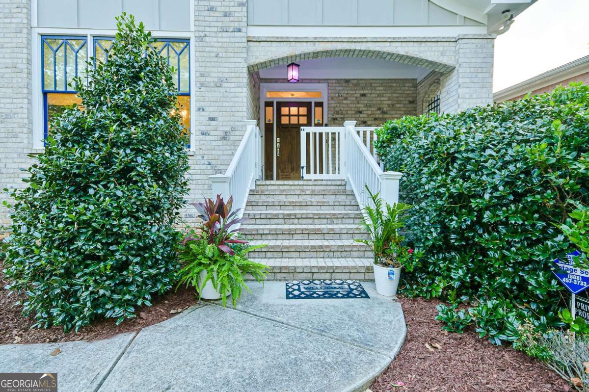 1652 Frazier RD