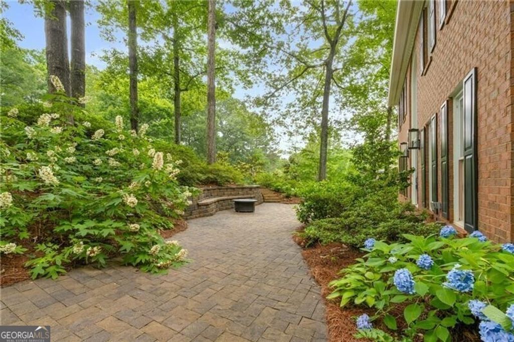 Photo of 355 Highlands Trace, Roswell, GA 30075 (MLS # 10624403)