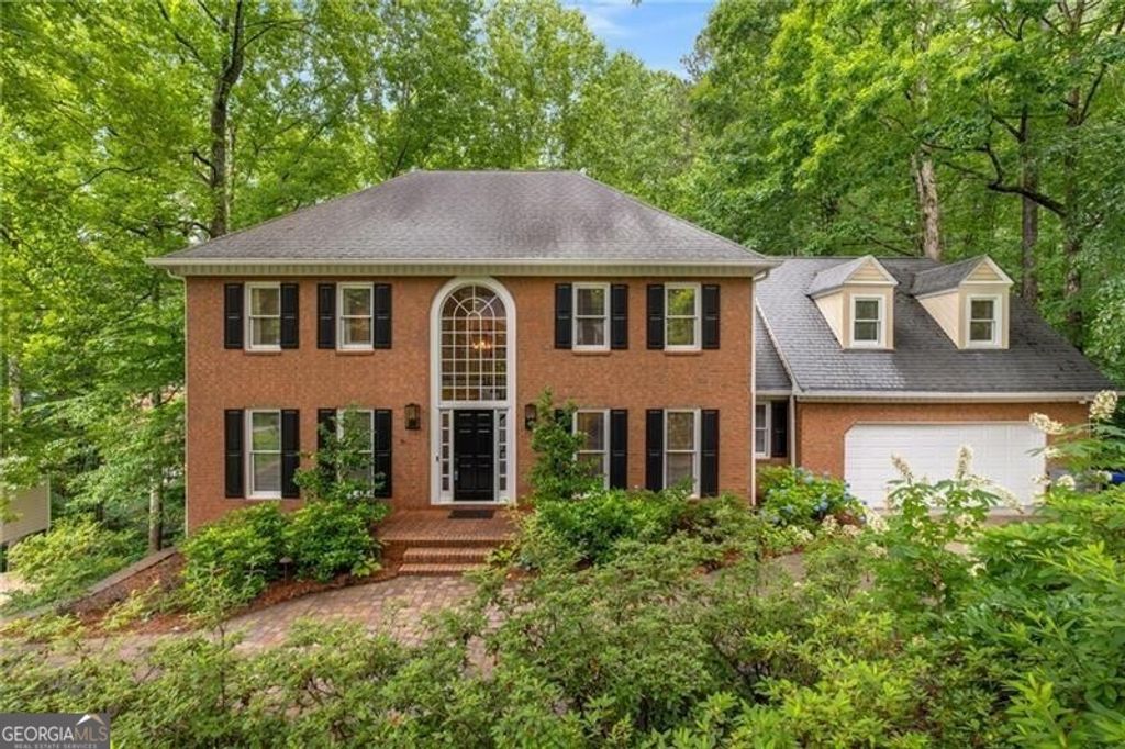 Photo of 355 Highlands Trace, Roswell, GA 30075 (MLS # 10624403)