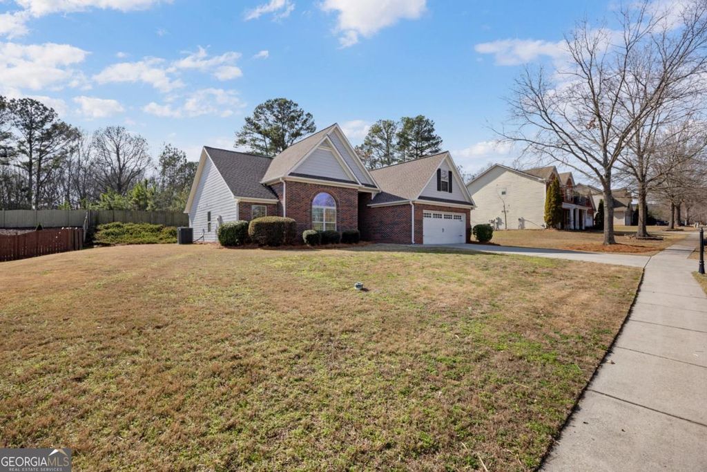 Photo of 738 York View Drive, Auburn, GA 30011 (MLS # 10702526)