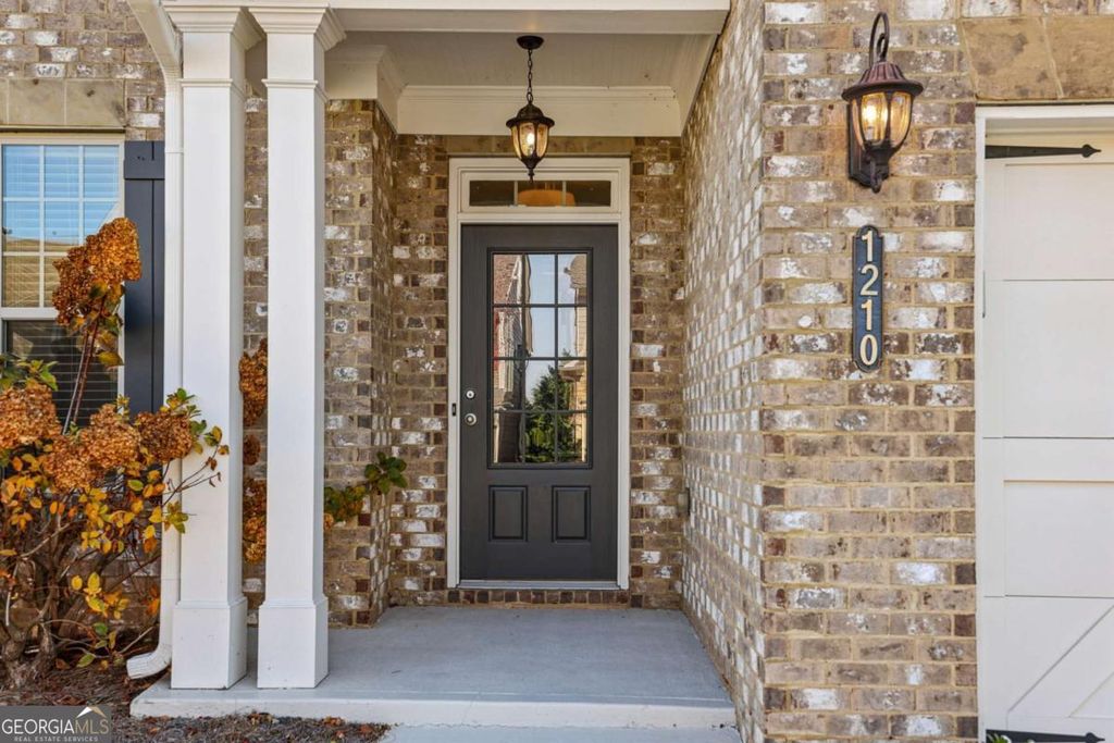 Photo of 1210 Roswell Manor Circle, Roswell, GA 30076 (MLS # 10651402)