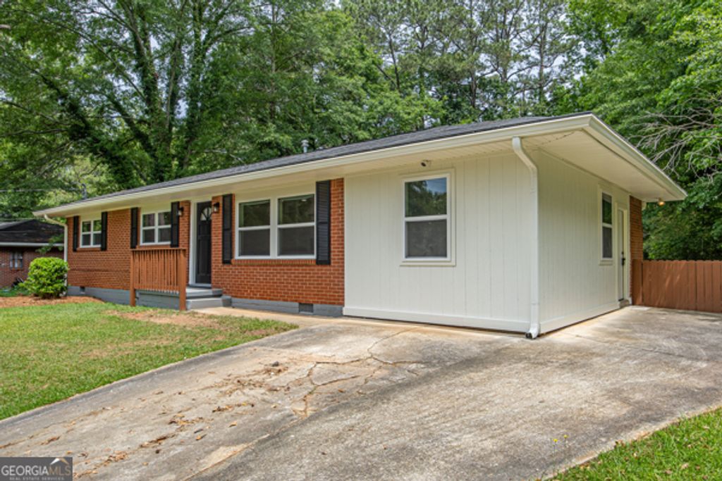 Photo of 4128 Lindsey Drive, Decatur, GA 30035 (MLS # 10769890)