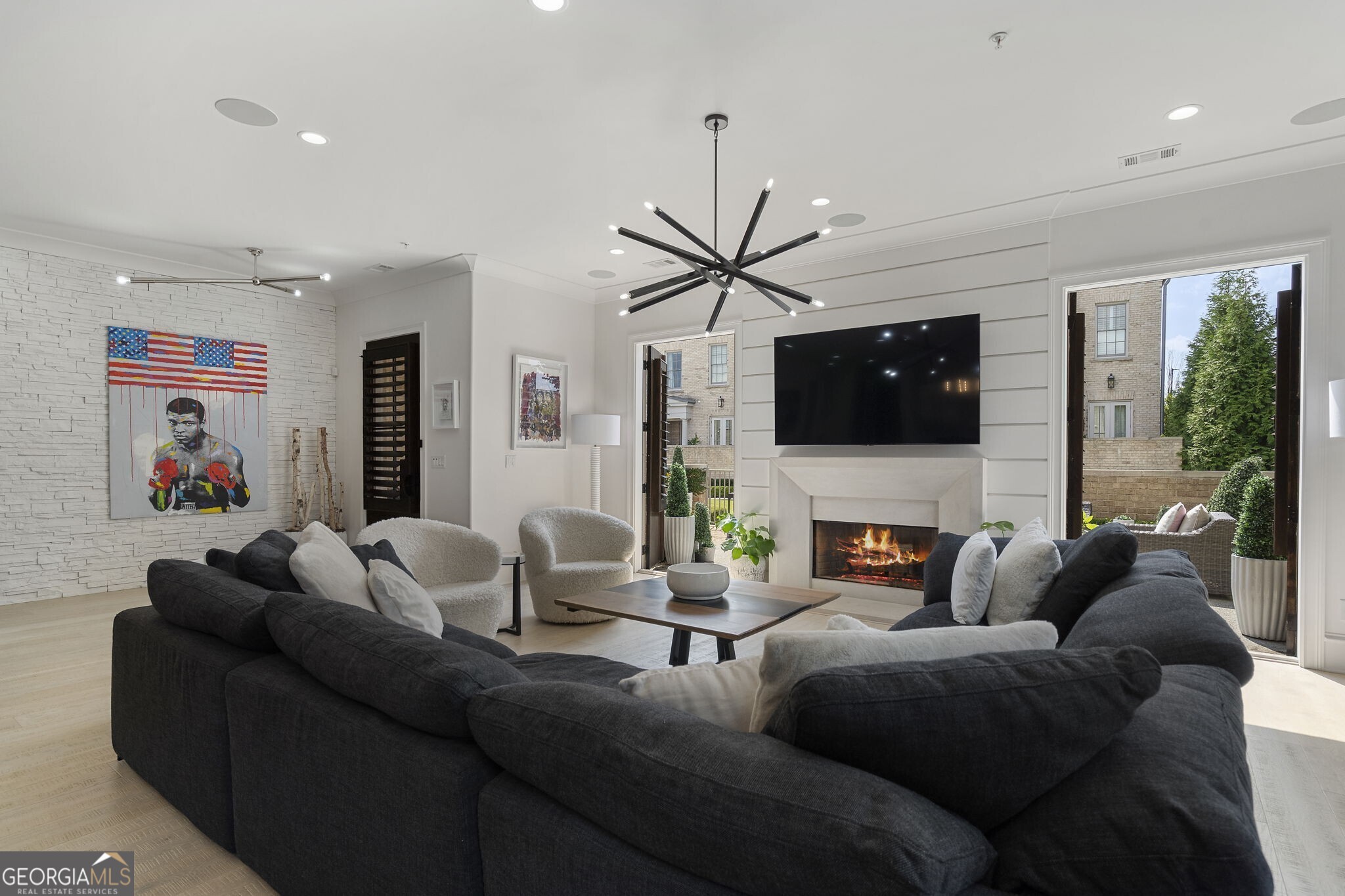 132 Grand CRES