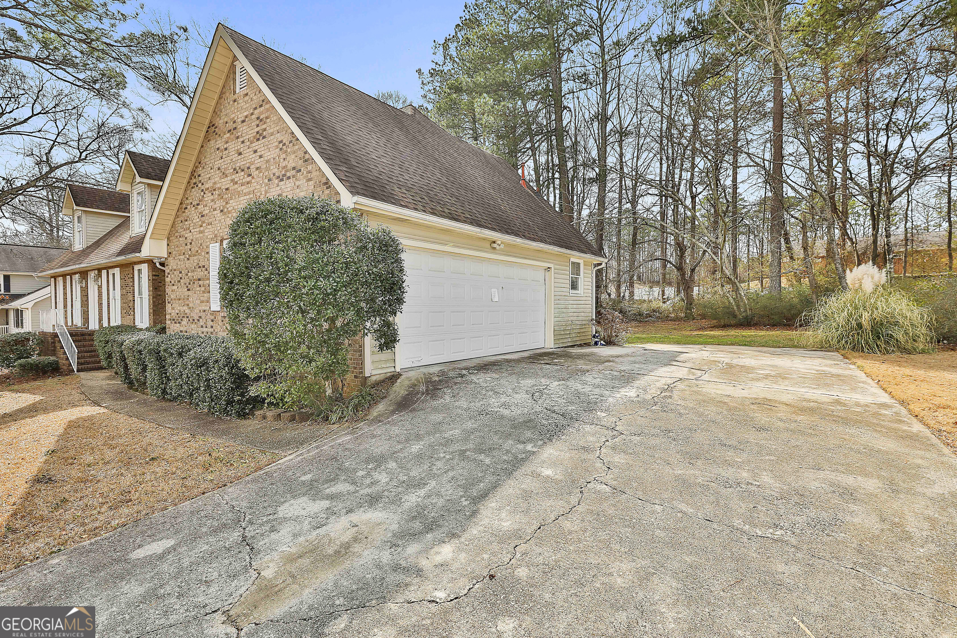 8039 Woods LN
