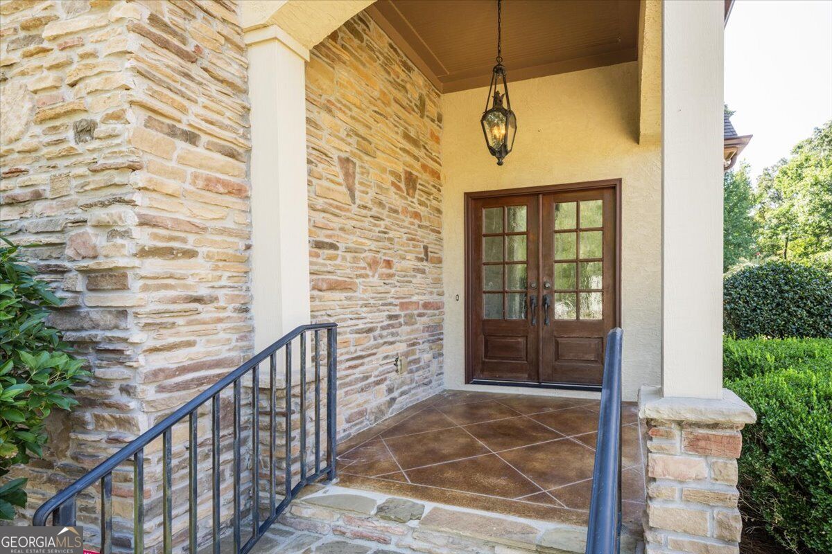 427 Leamington LN