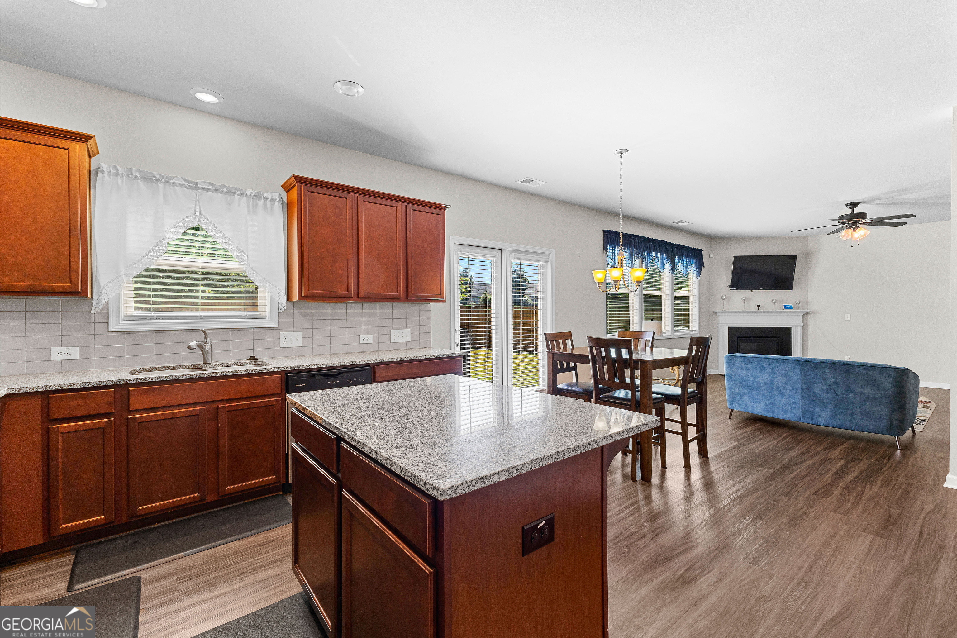 McDonough, Georgia 30253, United States, 6 Bedrooms Bedrooms, ,4 BathroomsBathrooms,Residential,Active,202479