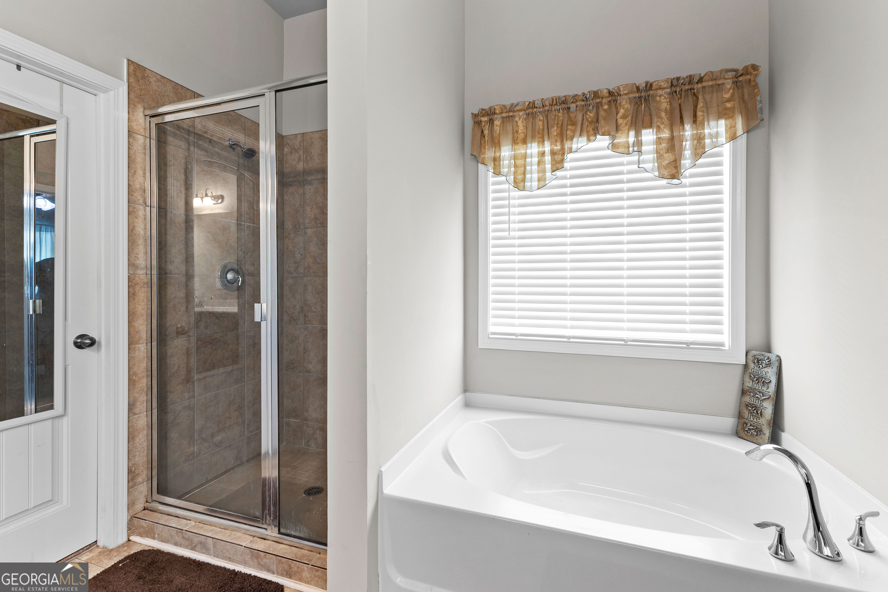 McDonough, Georgia 30253, United States, 6 Bedrooms Bedrooms, ,4 BathroomsBathrooms,Residential,Active,202479