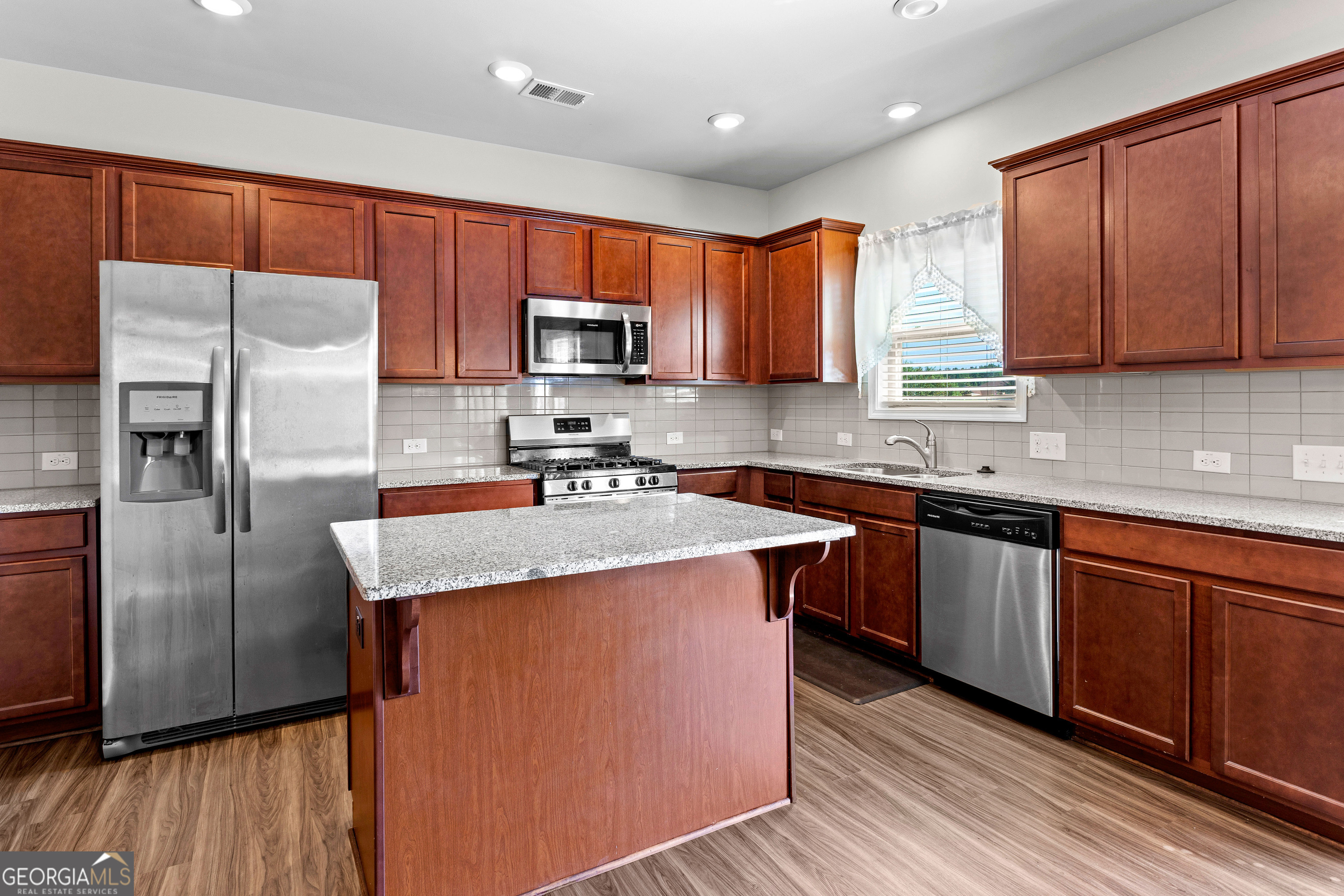 McDonough, Georgia 30253, United States, 6 Bedrooms Bedrooms, ,4 BathroomsBathrooms,Residential,Active,202479