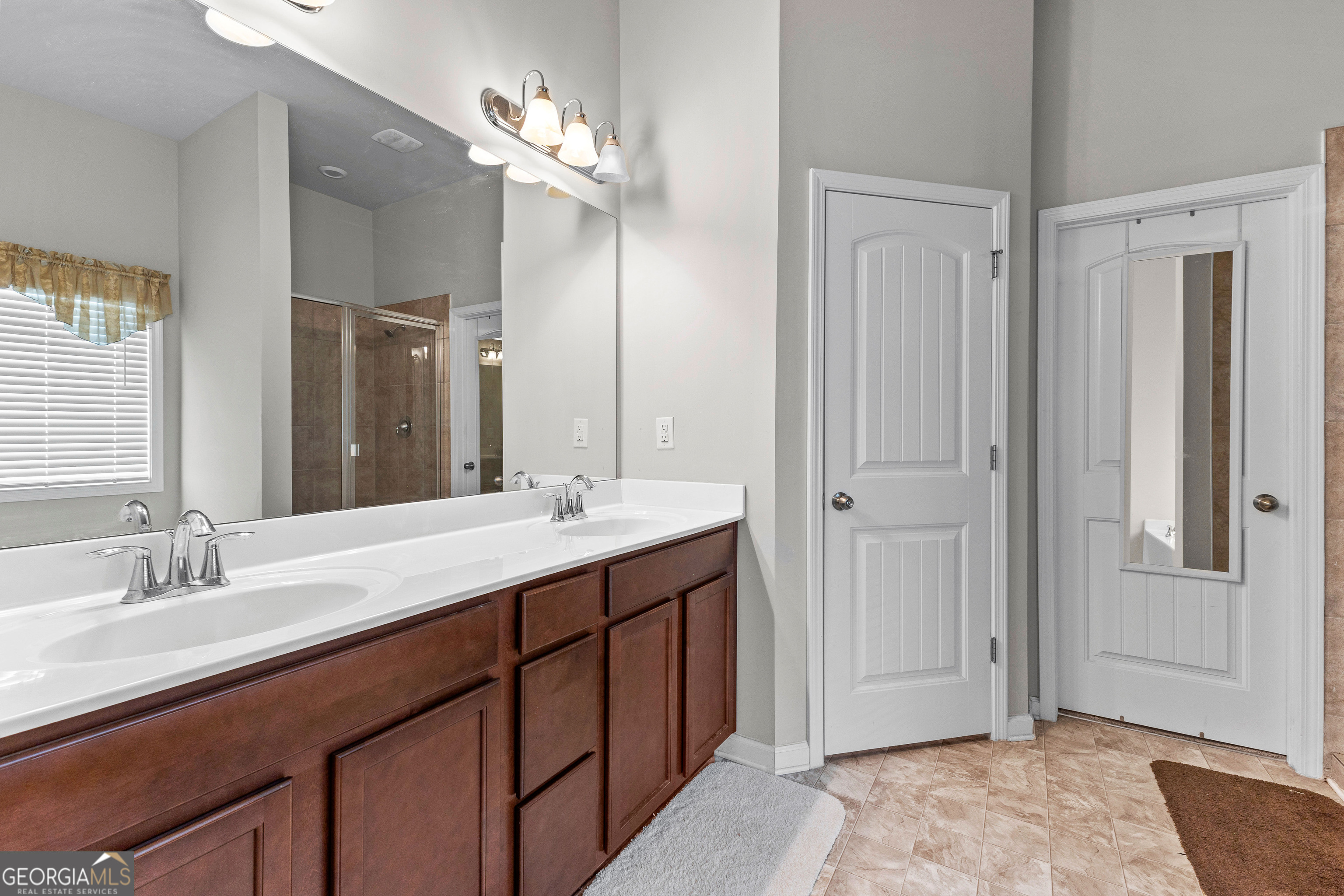 McDonough, Georgia 30253, United States, 6 Bedrooms Bedrooms, ,4 BathroomsBathrooms,Residential,Active,202479